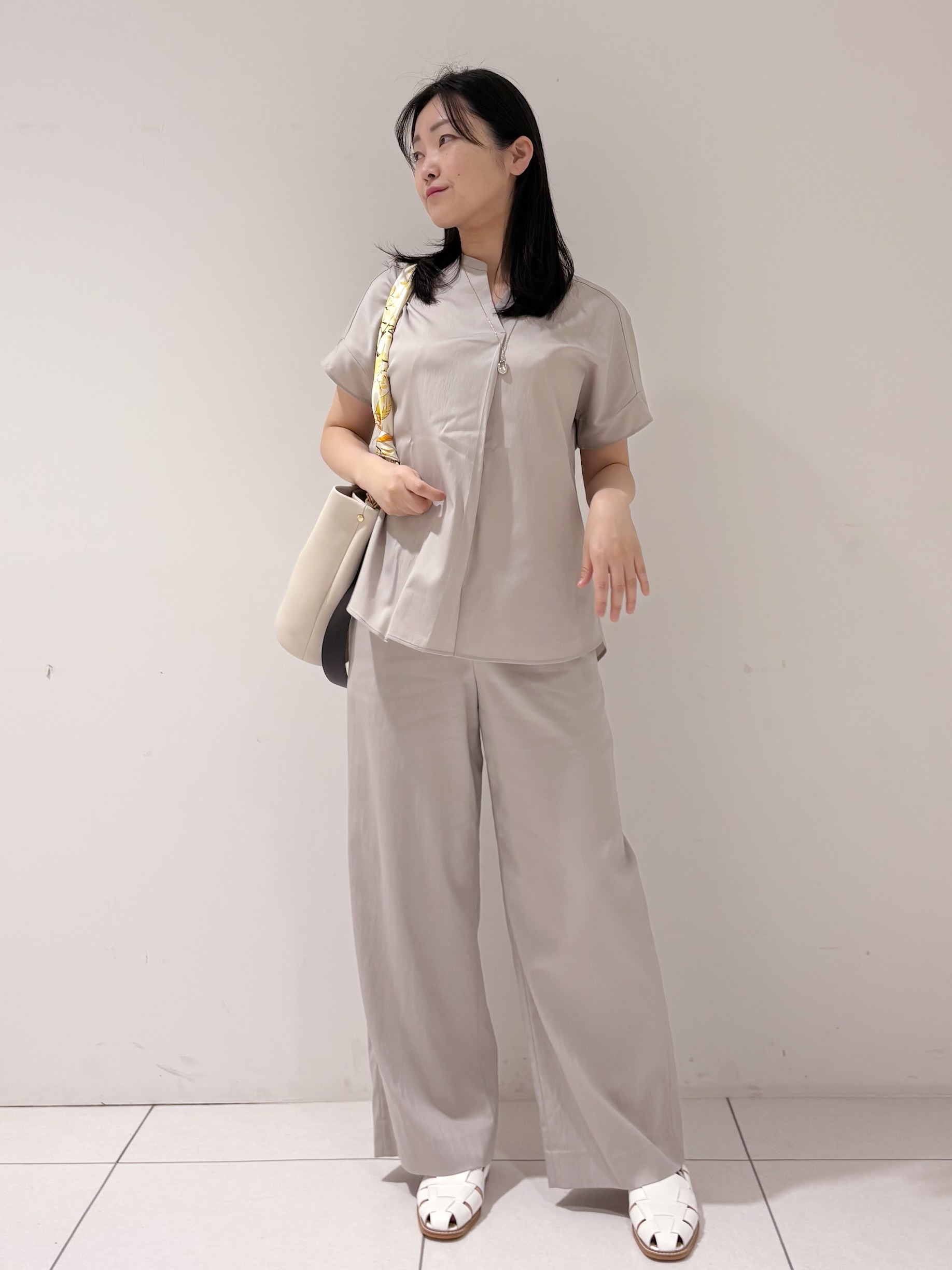 momokoさんの「INDIVI｜【洗える／SETUP可能】スキッパーブラウス」を使ったコーディネート