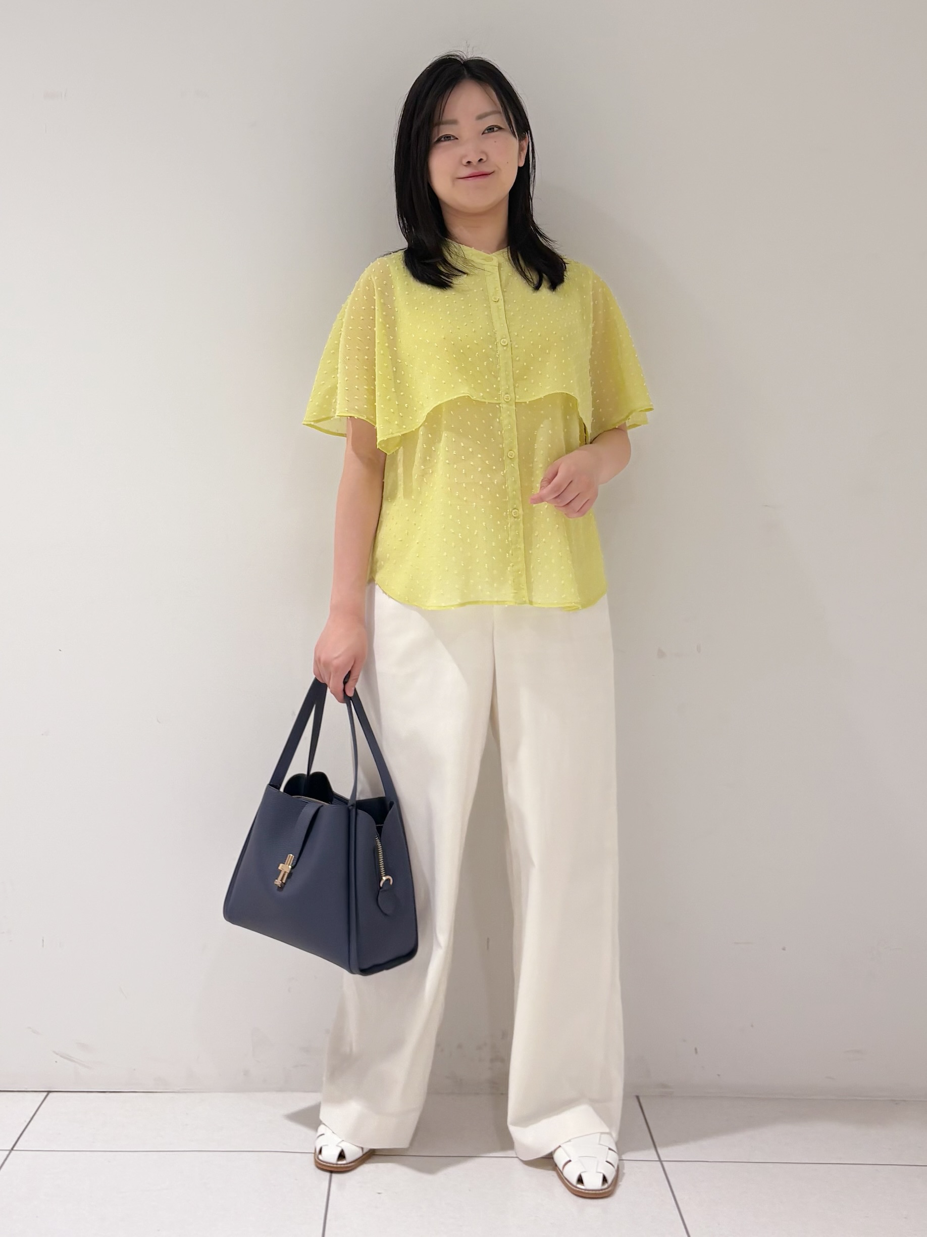 momokoさんの「INDIVI｜【洗える／ドットモチーフ】ケープスリーブブラウス」を使ったコーディネート