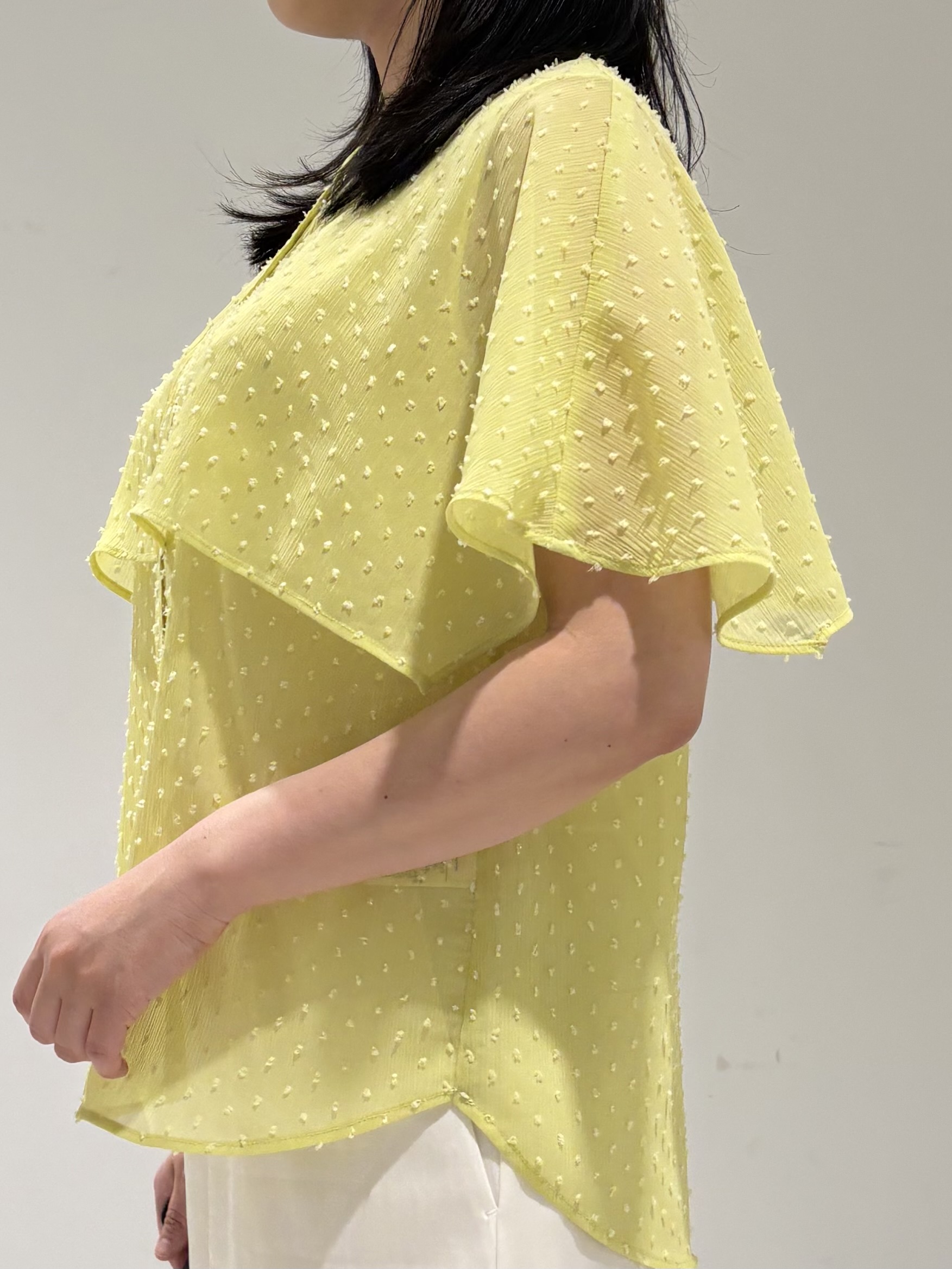momokoさんの「INDIVI｜【洗える／ドットモチーフ】ケープスリーブブラウス」を使ったコーディネート