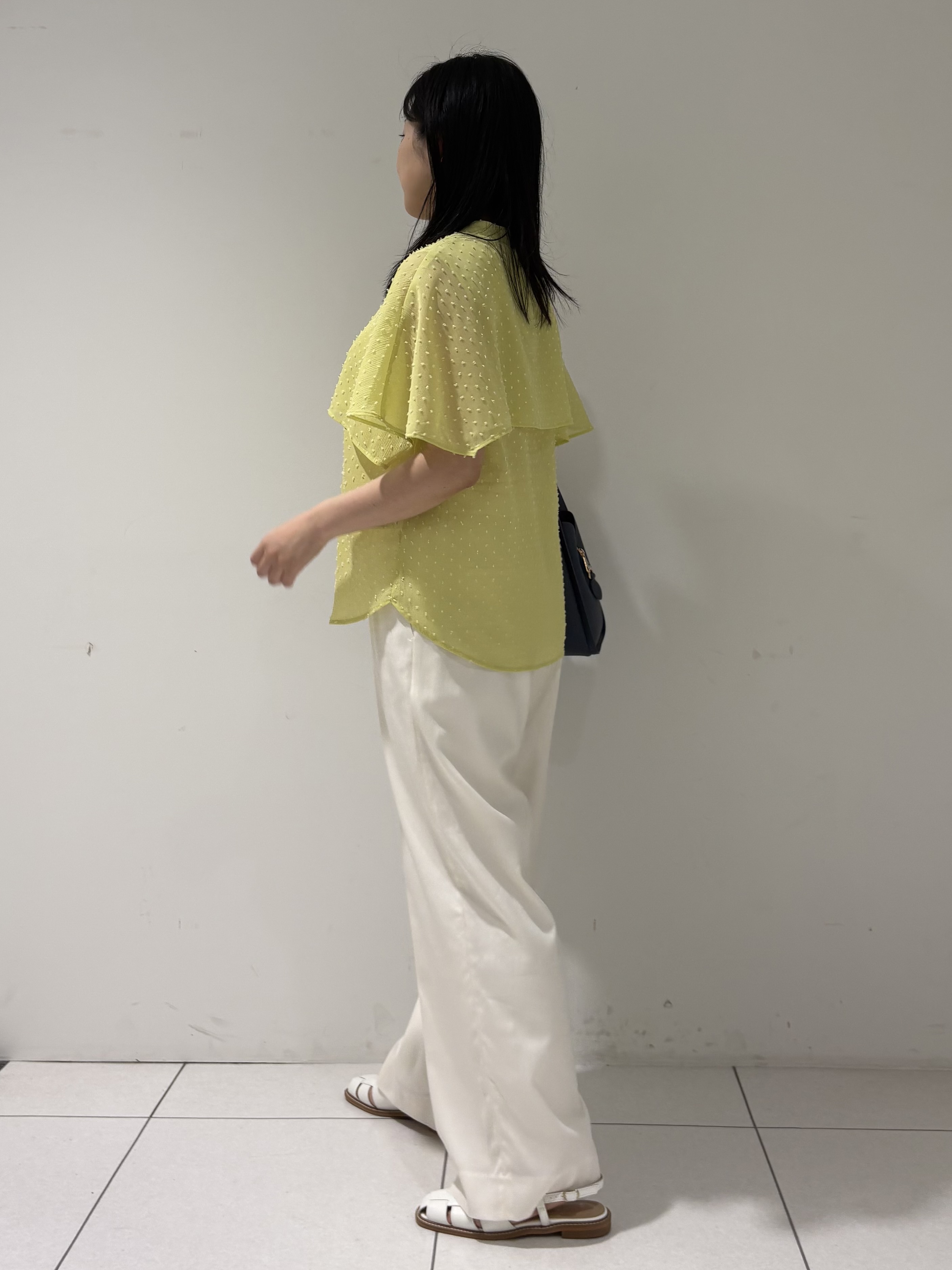 momokoさんの「INDIVI｜【洗える／ドットモチーフ】ケープスリーブブラウス」を使ったコーディネート