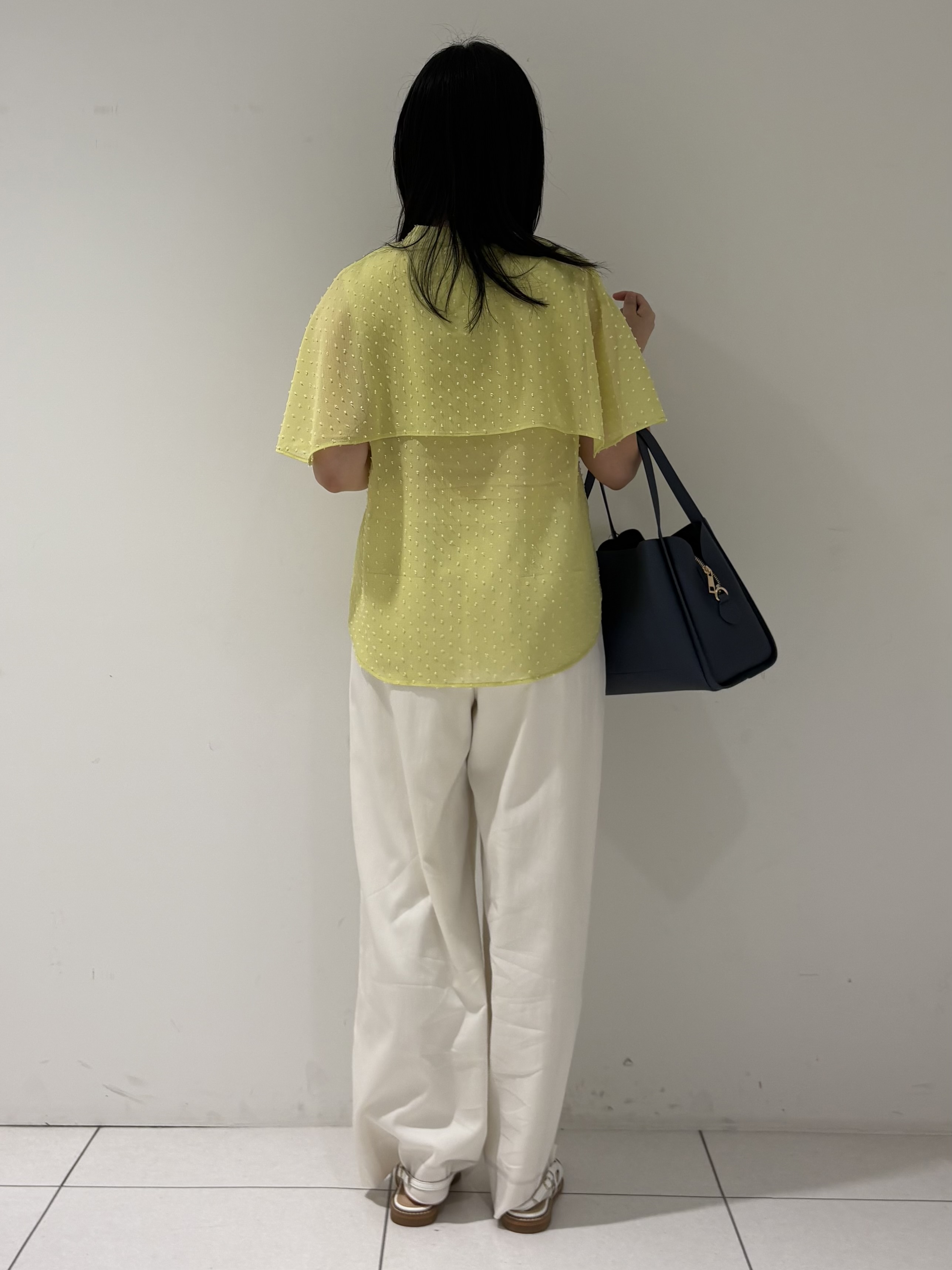 momokoさんの「INDIVI｜【洗える／ドットモチーフ】ケープスリーブブラウス」を使ったコーディネート