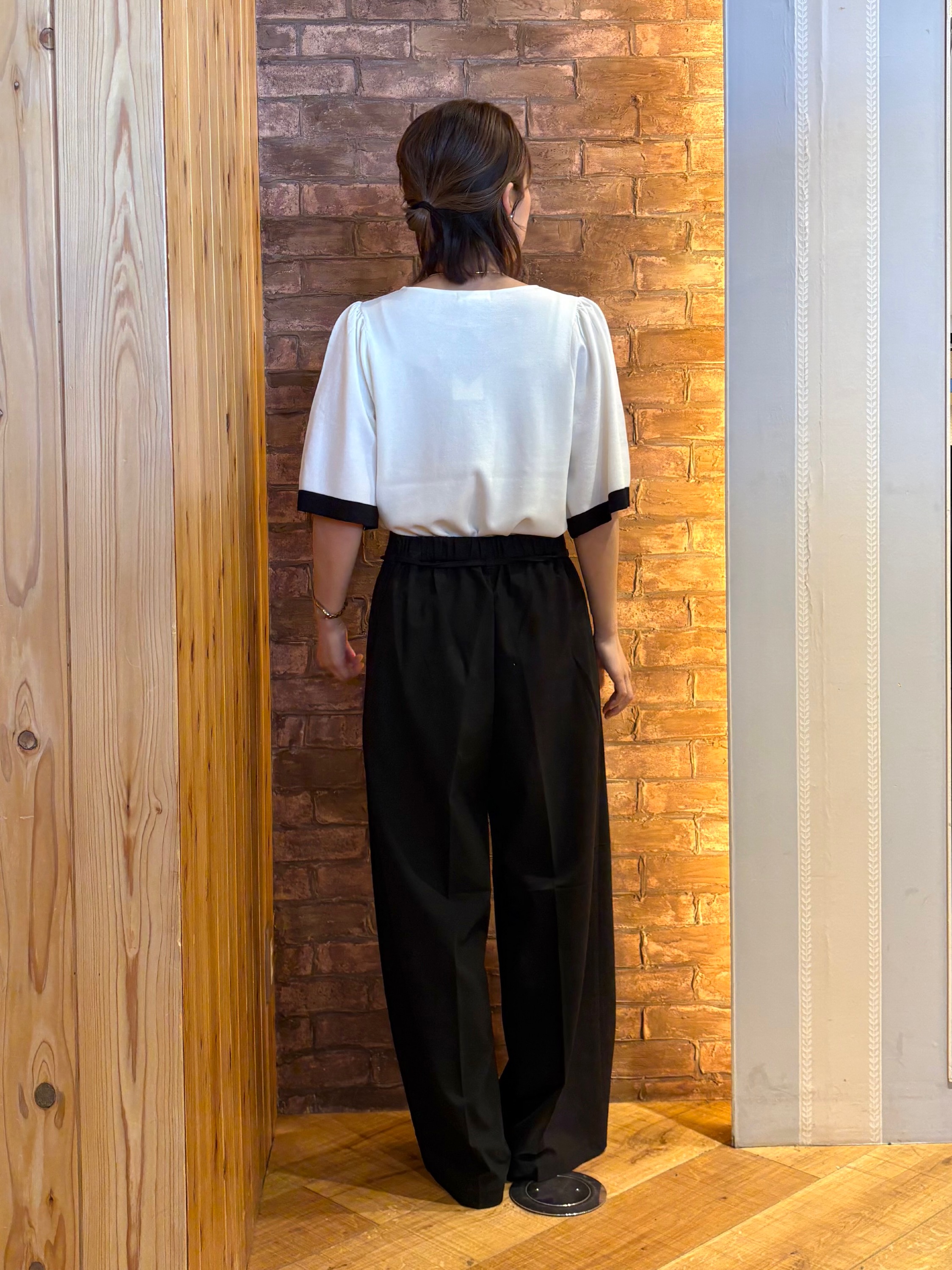 mieさんの「SHOO･LA･RUE｜【毎日洗える/ひんやり/UV/S-LL】二の腕かくせる フレアスリーブひらり5分袖ニット」を使ったコーディネート