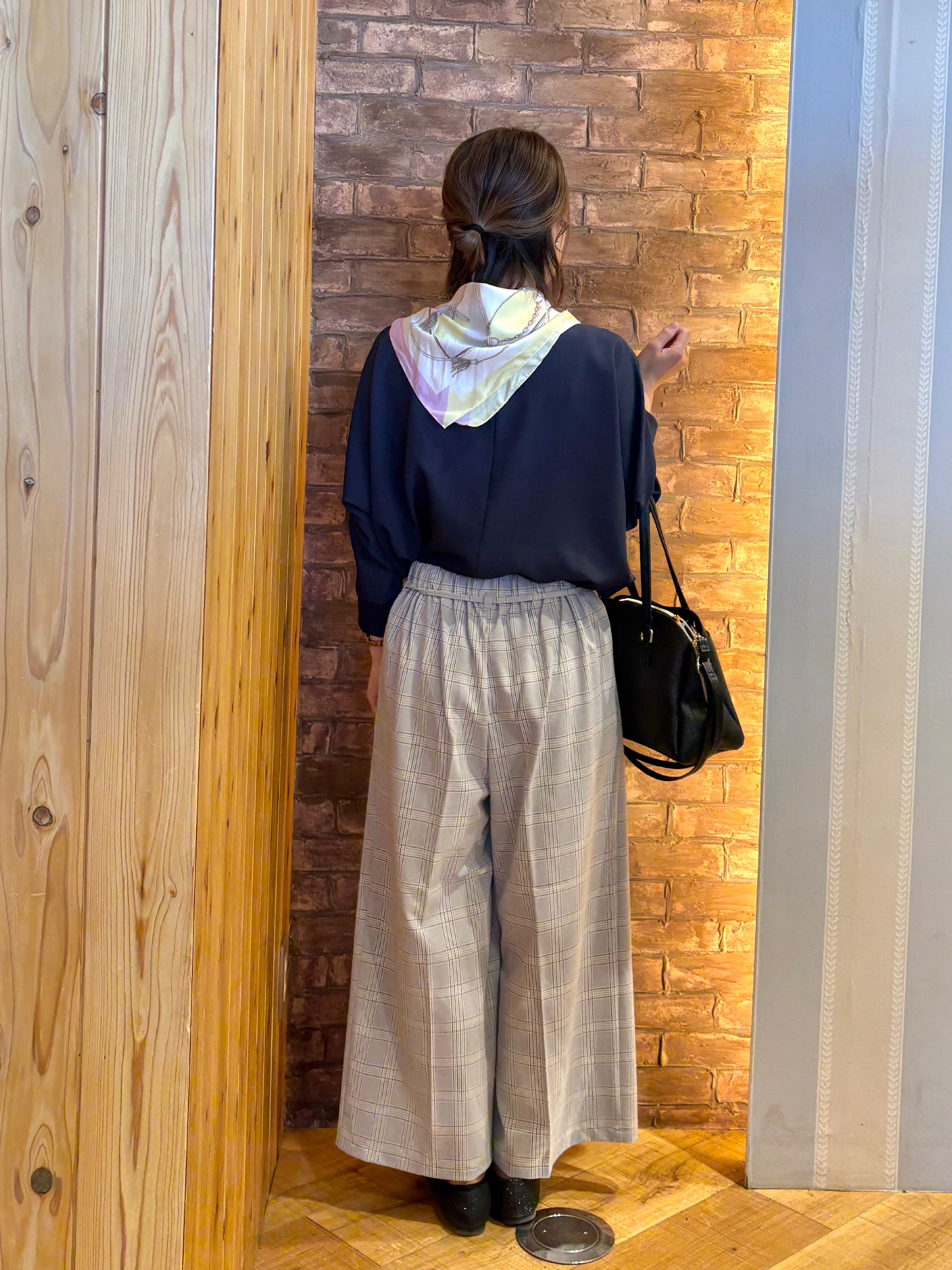 mieさんの「SHOO･LA･RUE｜【着丈選べる/体型カバー/洗濯機可】さらさらとろん ドルマンブラウス」を使ったコーディネート