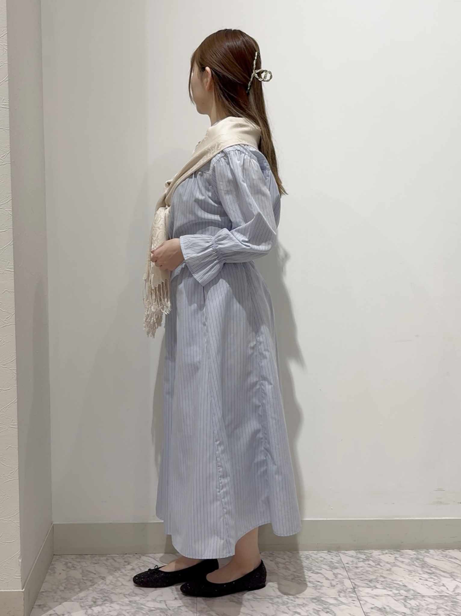 しかっちさんの「grove｜【貴島明日香さん着用／イージーケア／接触冷感】麻混スタンドギャザーシャツ」を使ったコーディネート