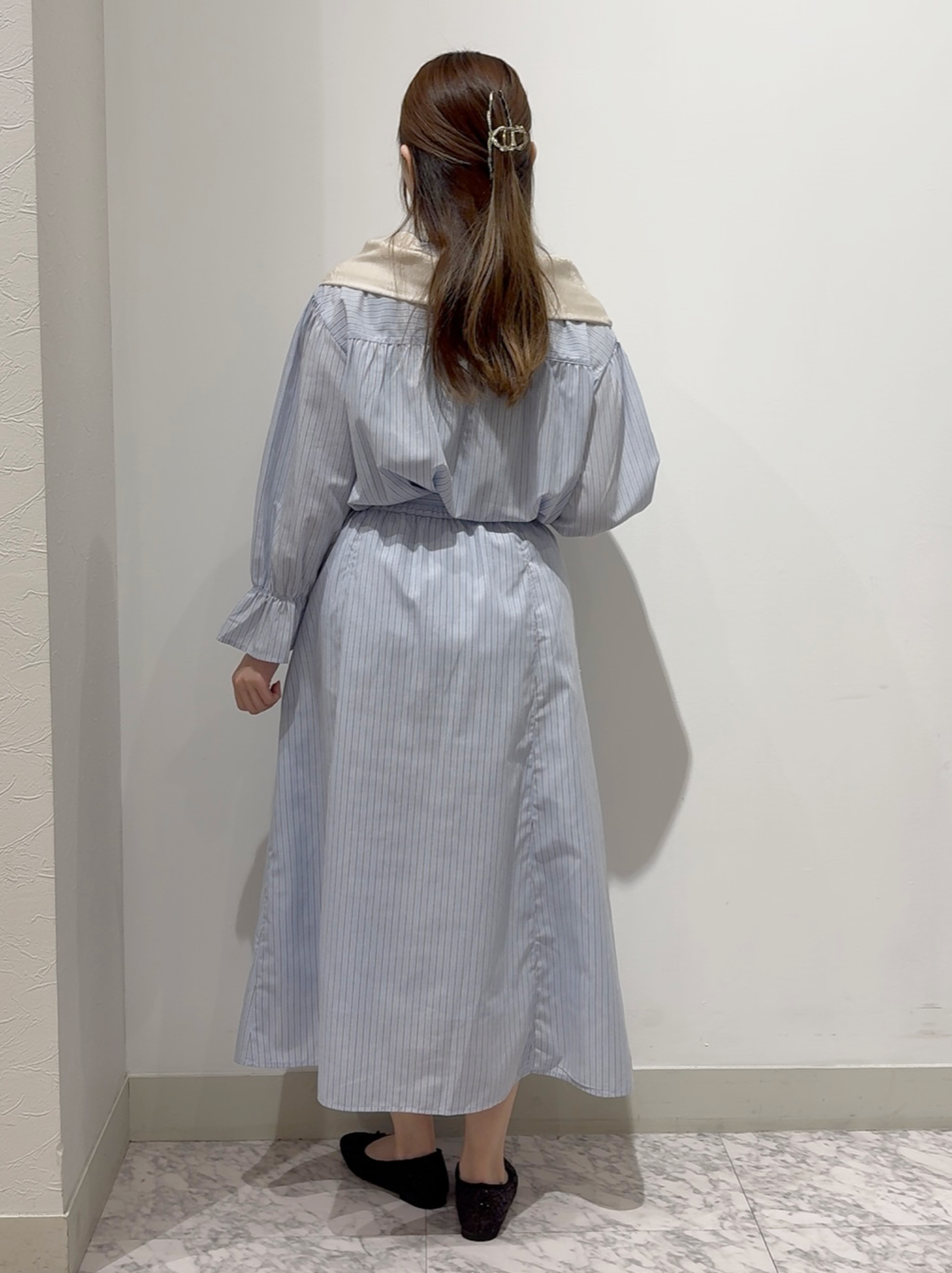 しかっちさんの「grove｜【貴島明日香さん着用／イージーケア／接触冷感】麻混スタンドギャザーシャツ」を使ったコーディネート