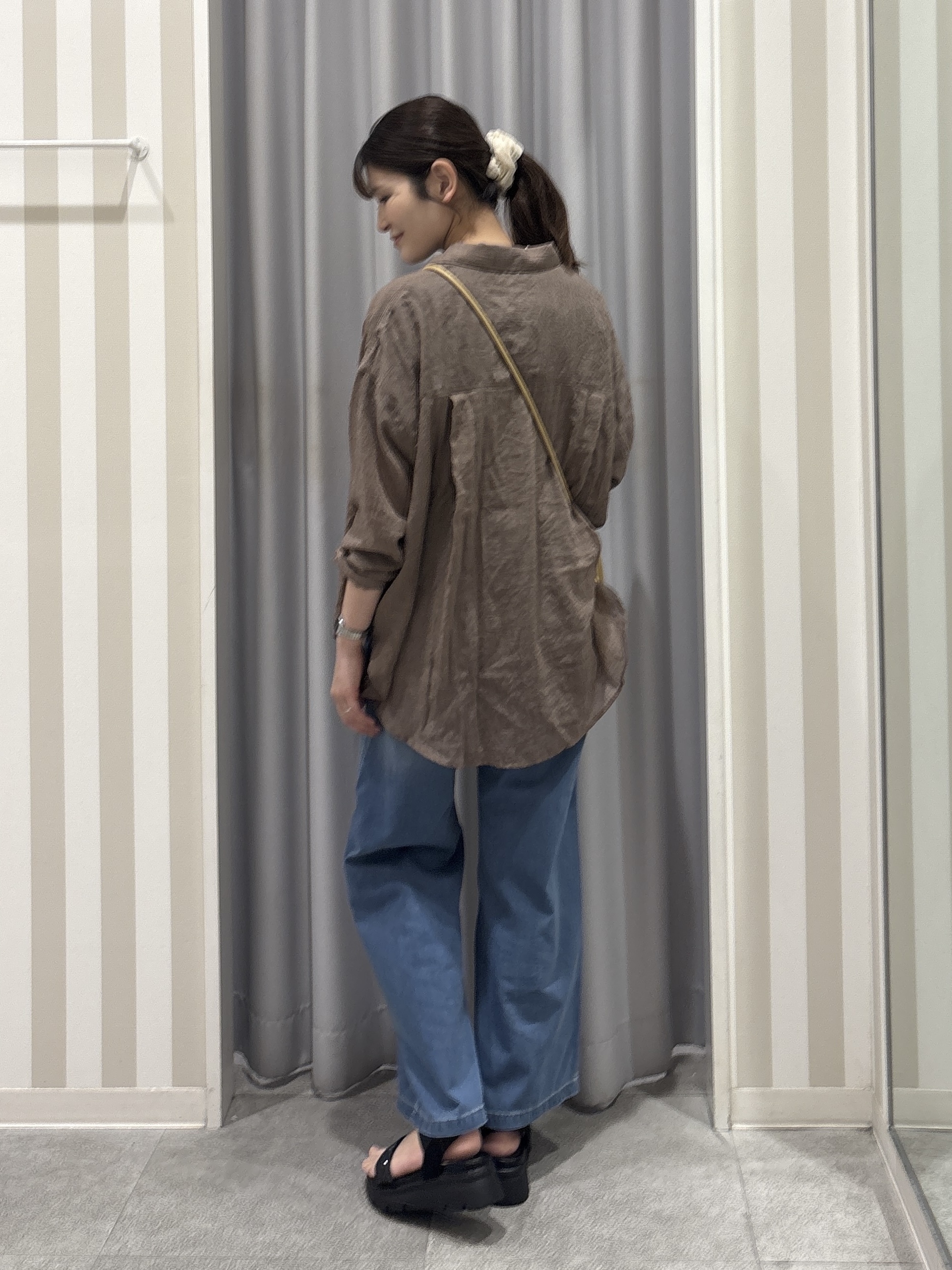 Rikaさんの「SHOO･LA･RUE｜【体型カバー】ふんわり質感 やわらかこなれシアーシャツ」を使ったコーディネート