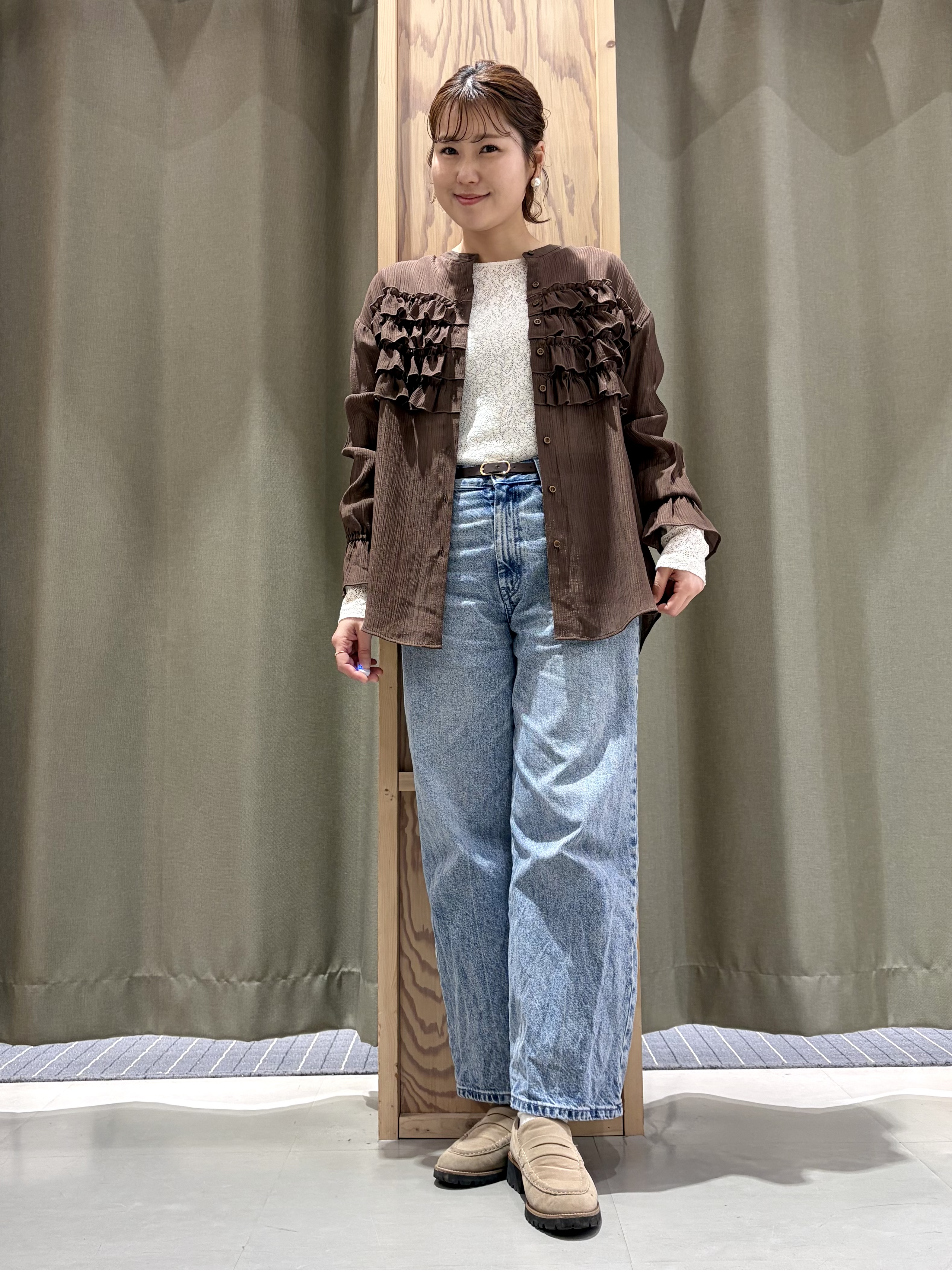ころさんの「THE SHOP TK｜ティアードフリル楊柳シャツ」を使ったコーディネート