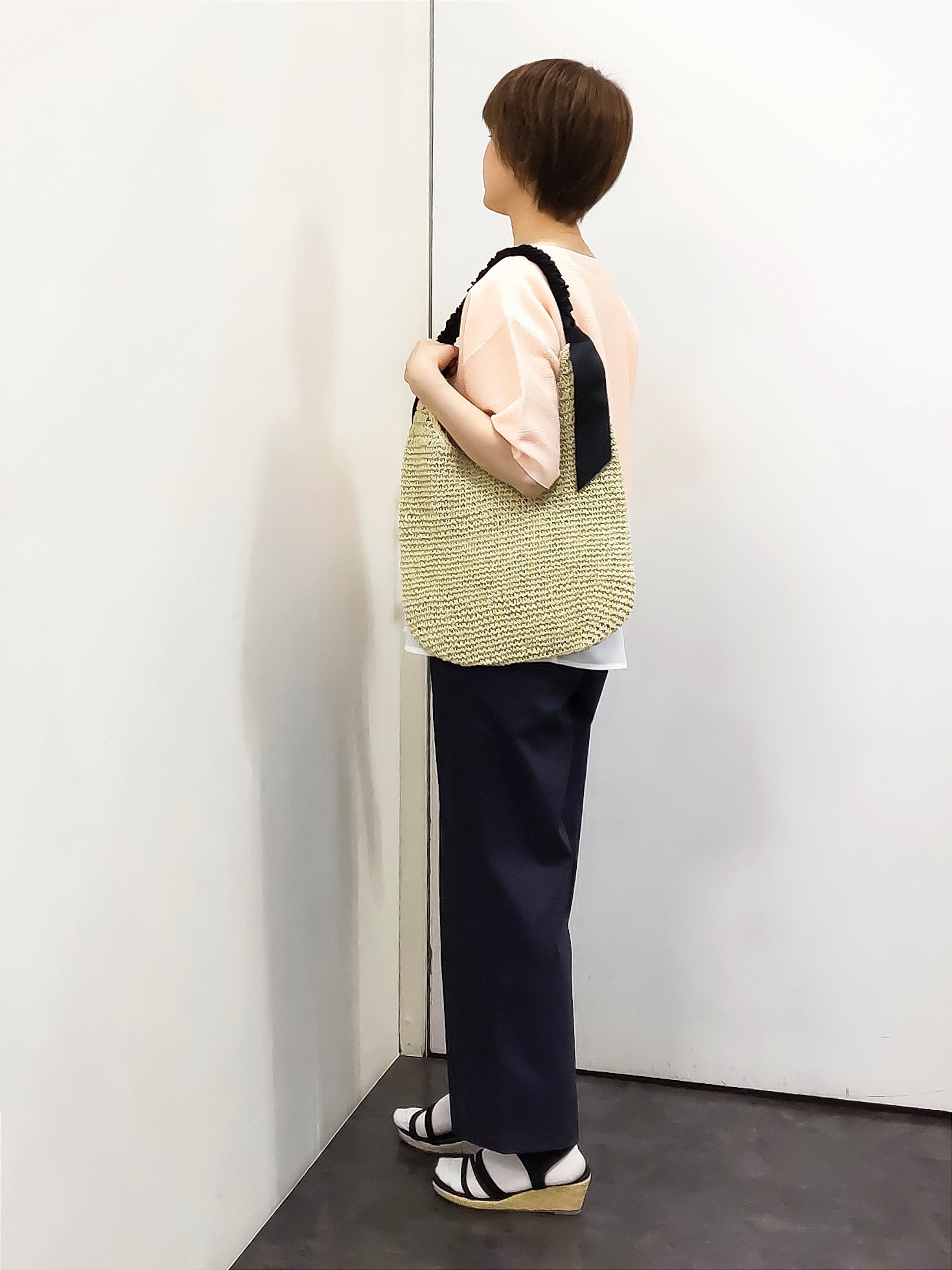 やまちゃんさんの「grove｜【貴島明日香さん着用／洗濯機OK】レイヤードにもおすすめ、軽やかクロップドニット」を使ったコーディネート