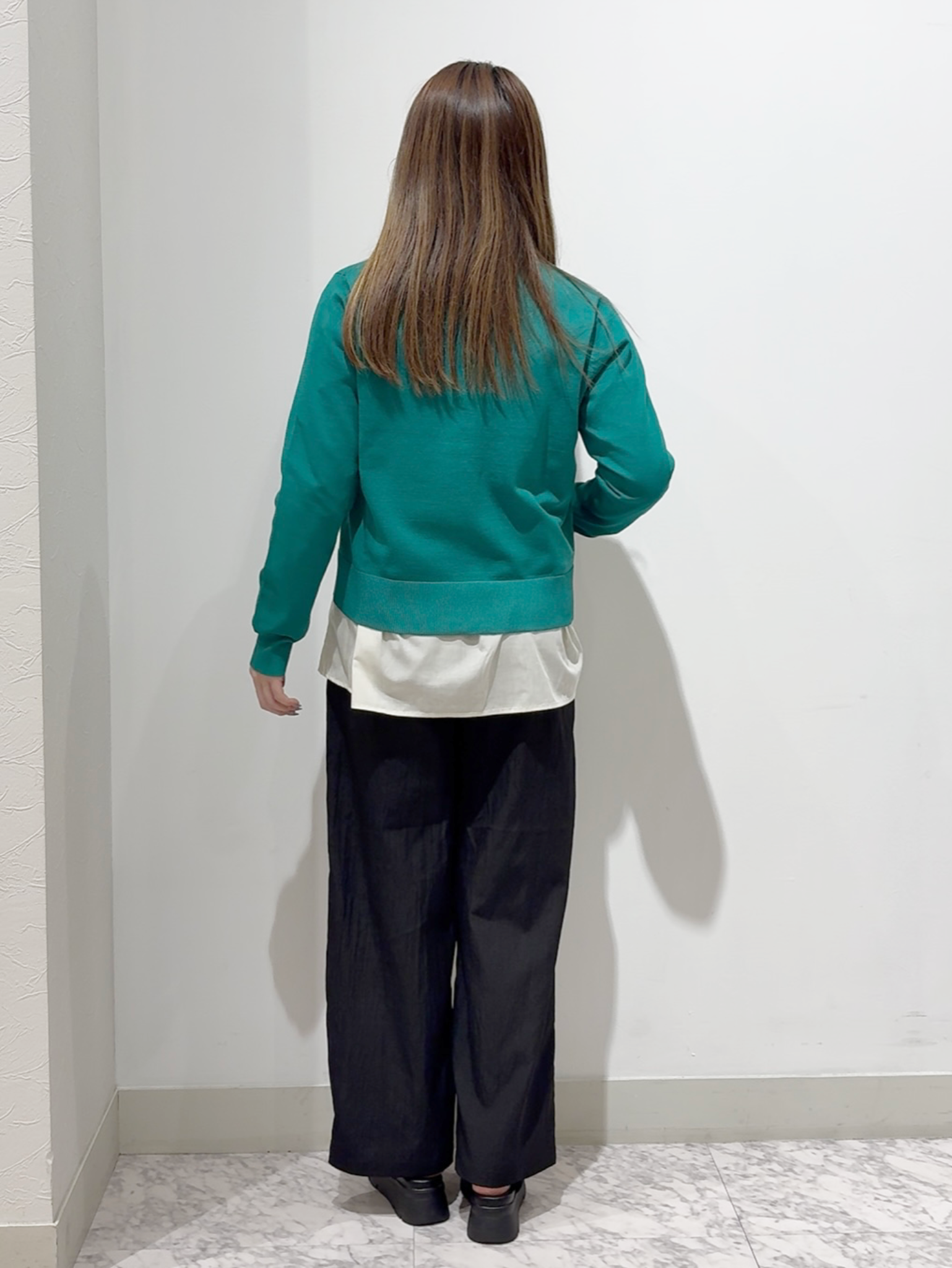 しかっちさんの「grove｜【貴島明日香さん着用／イージーケア／接触冷感】麻混スタンドギャザーシャツ」を使ったコーディネート