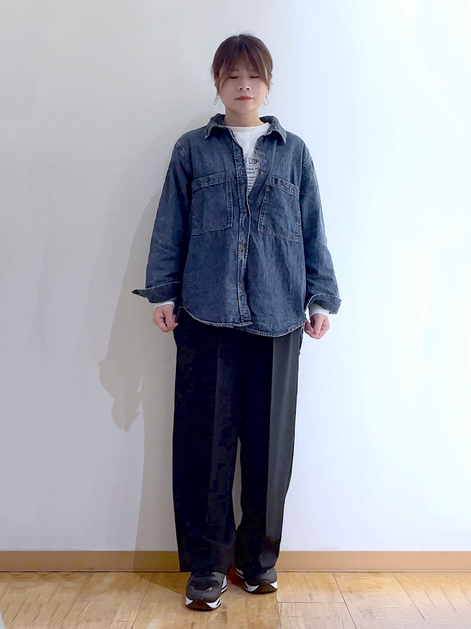 かのさんの「SHOO･LA･RUE｜【洗濯機可/体型カバー】こなれ感をプラスする ライトオンスデニムシャツ」を使ったコーディネート