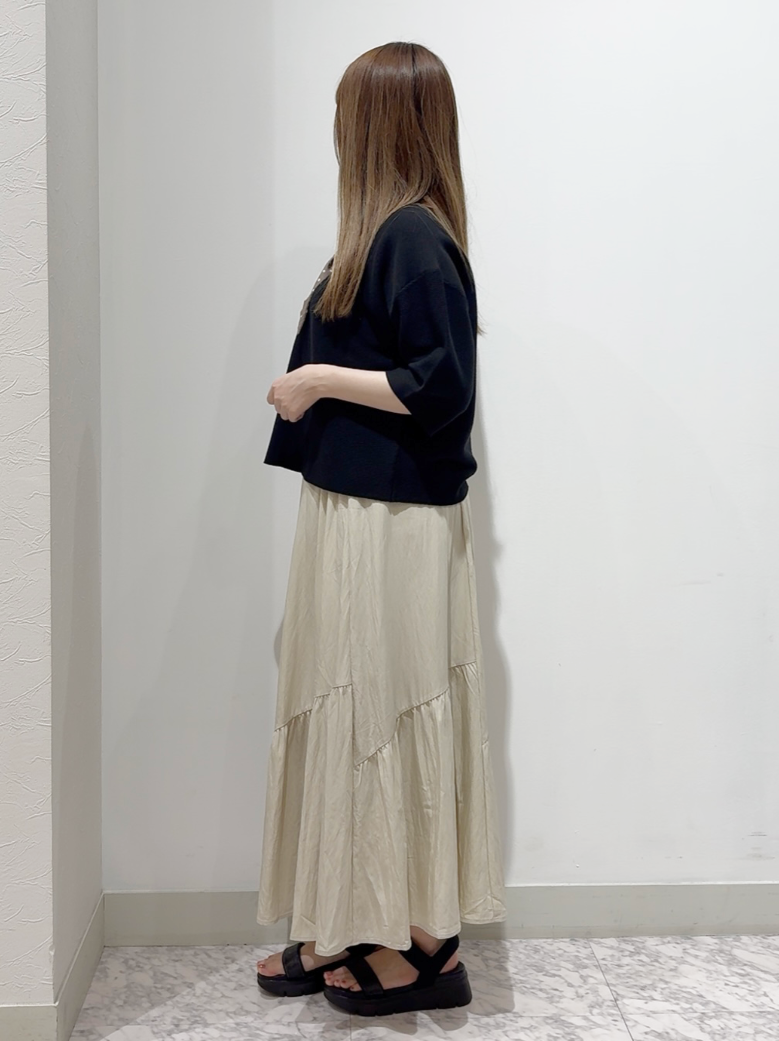 しかっちさんの「grove｜【貴島明日香さん着用／洗濯機OK】レイヤードにもおすすめ、軽やかクロップドニット」を使ったコーディネート