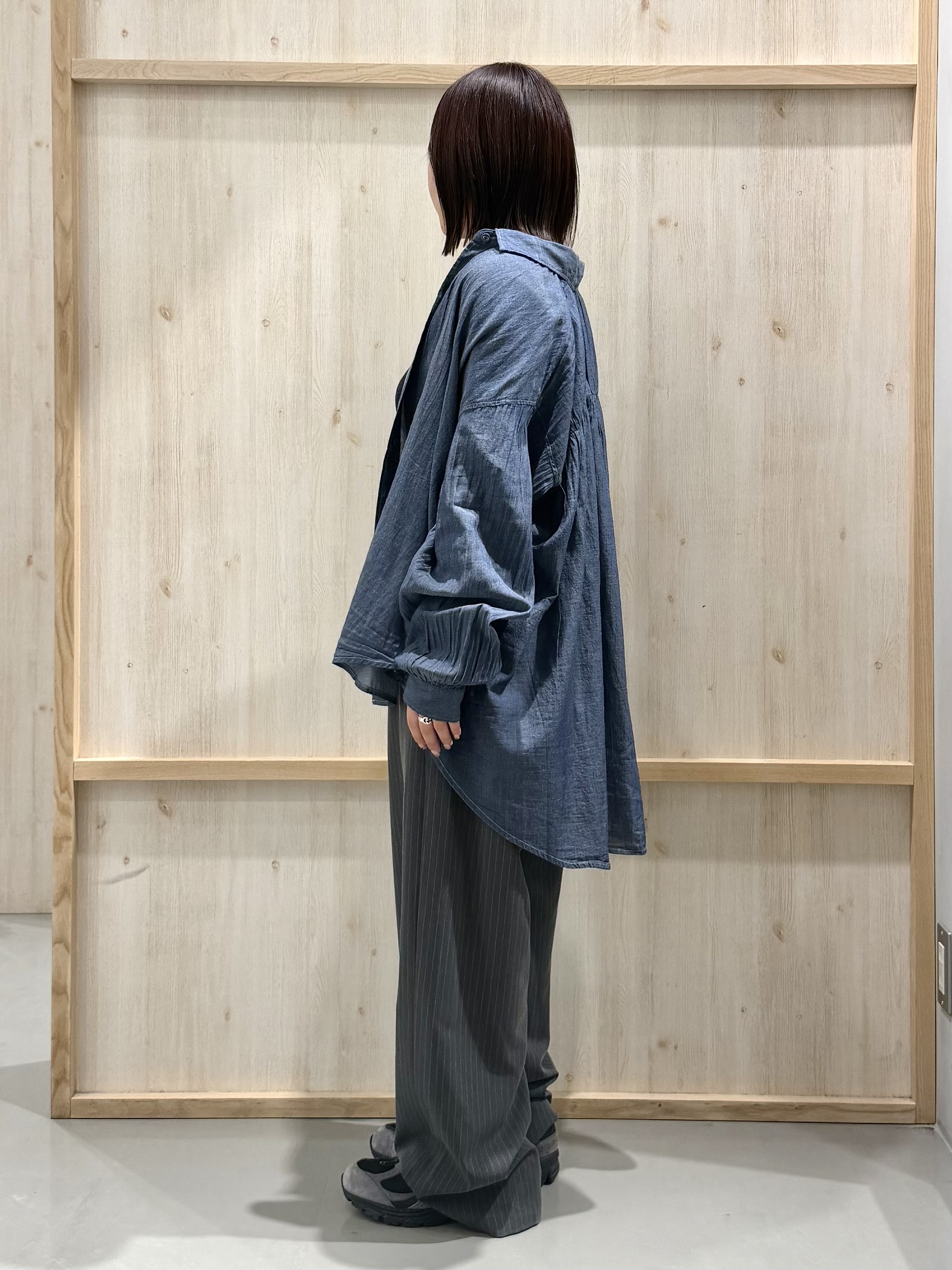 nanaさんの「THE SHOP TK｜軽やかでエアリー シアーデニムシャツ」を使ったコーディネート