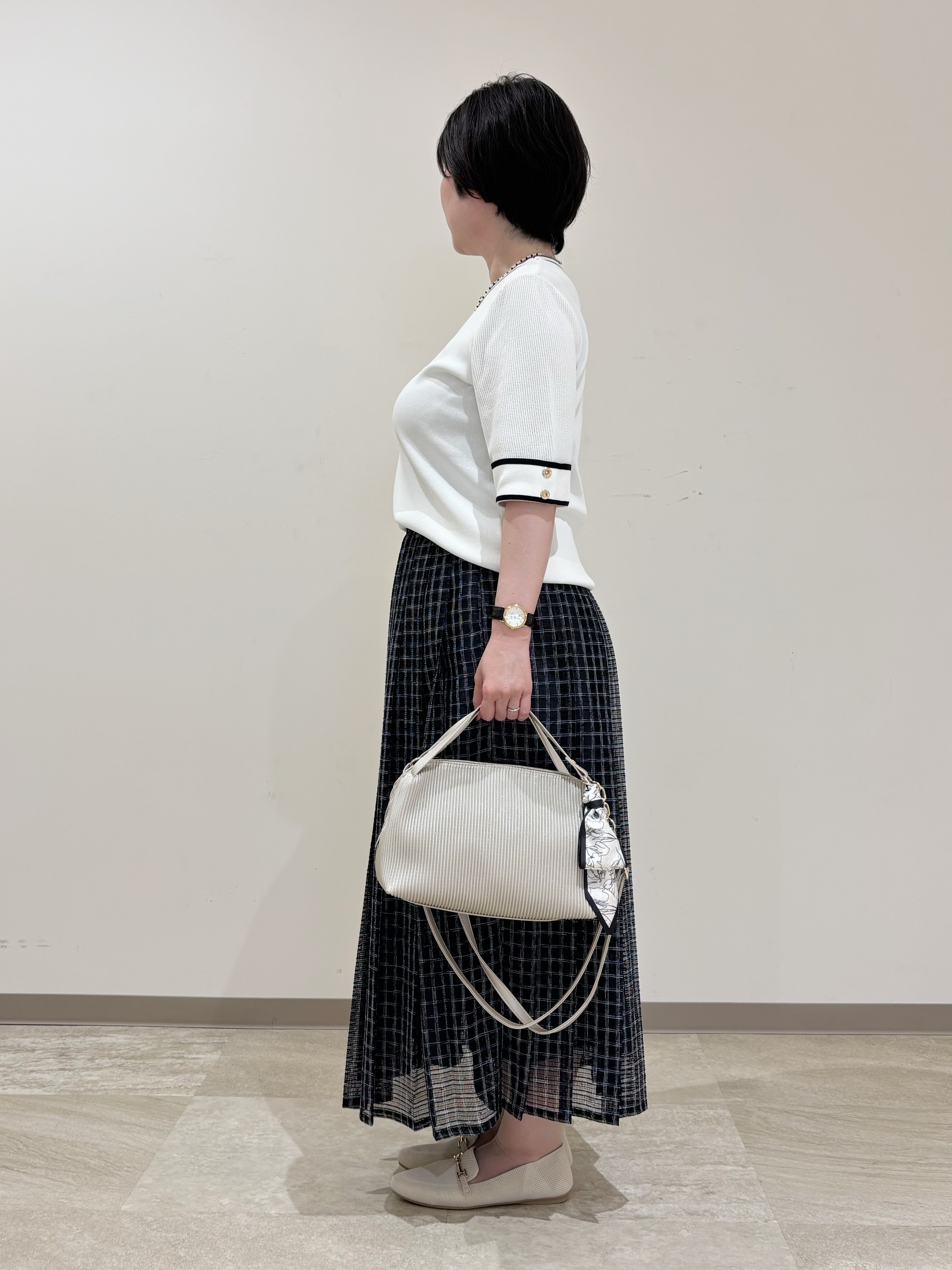 marikoさんの「grove｜【シリーズ累計36万枚/名品ニット】やわらかドライタッチ 袖メッシュ編みニット」を使ったコーディネート