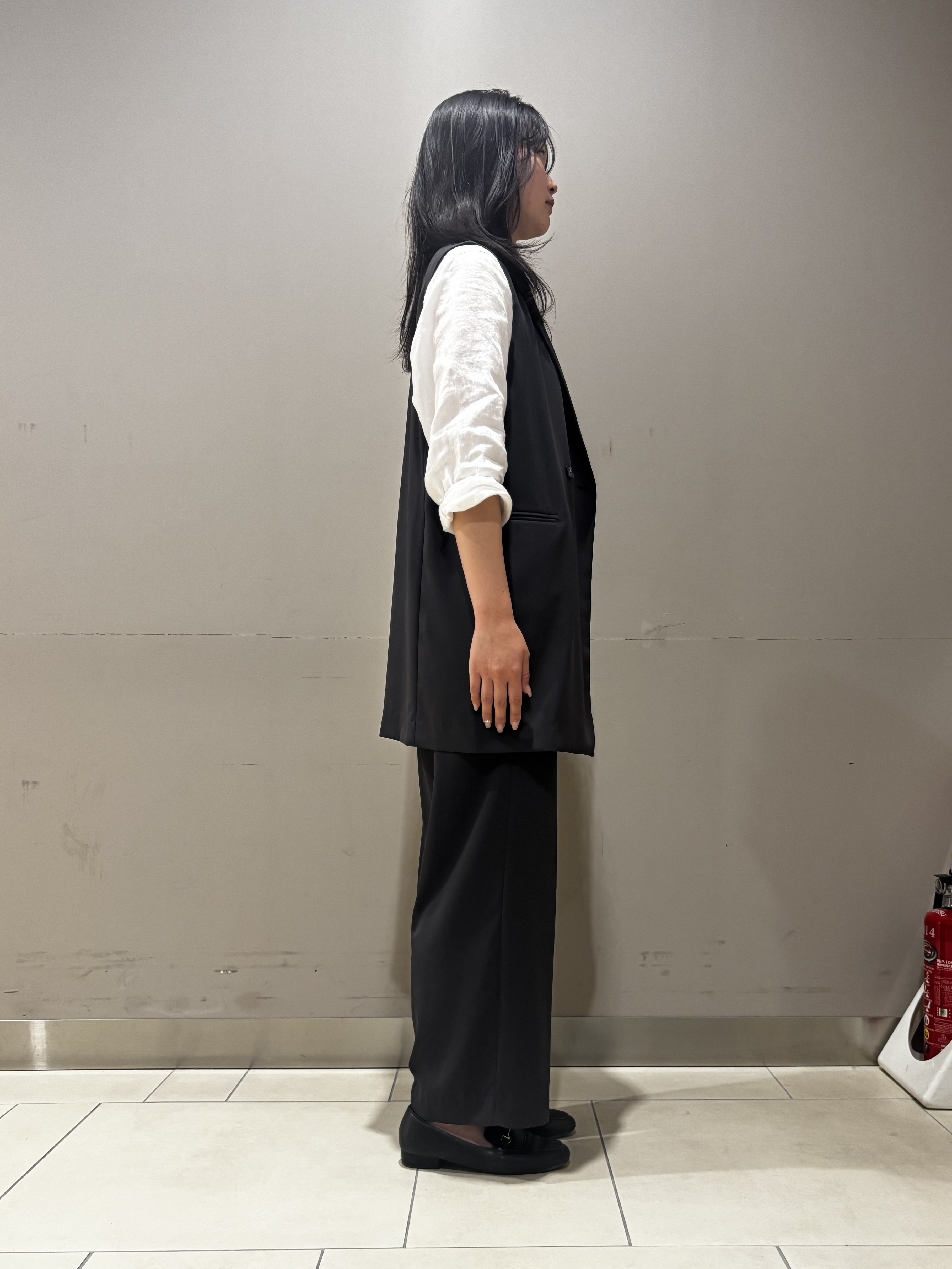 Misakiさんの「INDIVI｜【さらに軽く軽快！／着る日傘】颯爽ジレジャケット」を使ったコーディネート