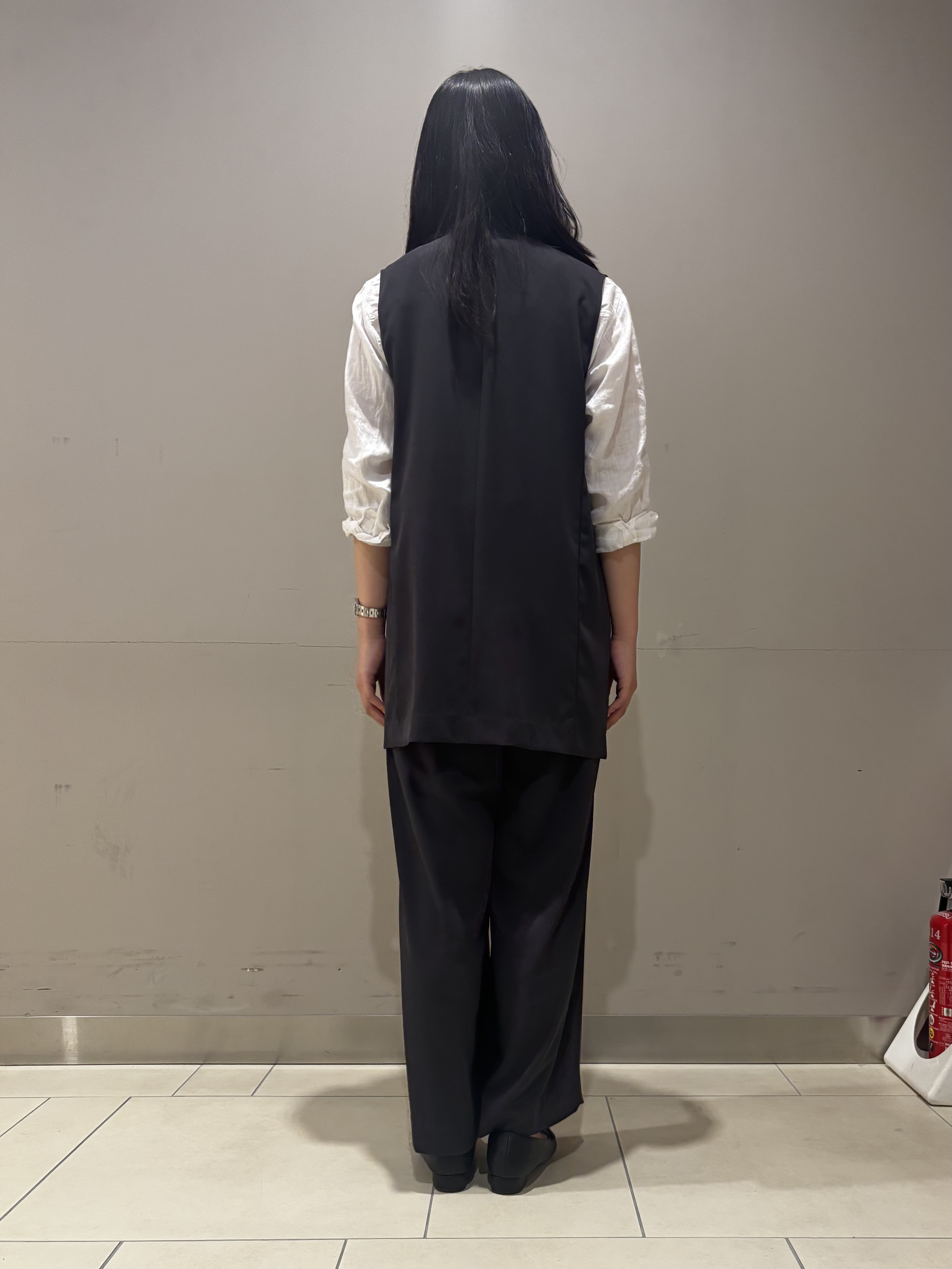 Misakiさんの「INDIVI｜【さらに軽く軽快！／着る日傘】颯爽ジレジャケット」を使ったコーディネート