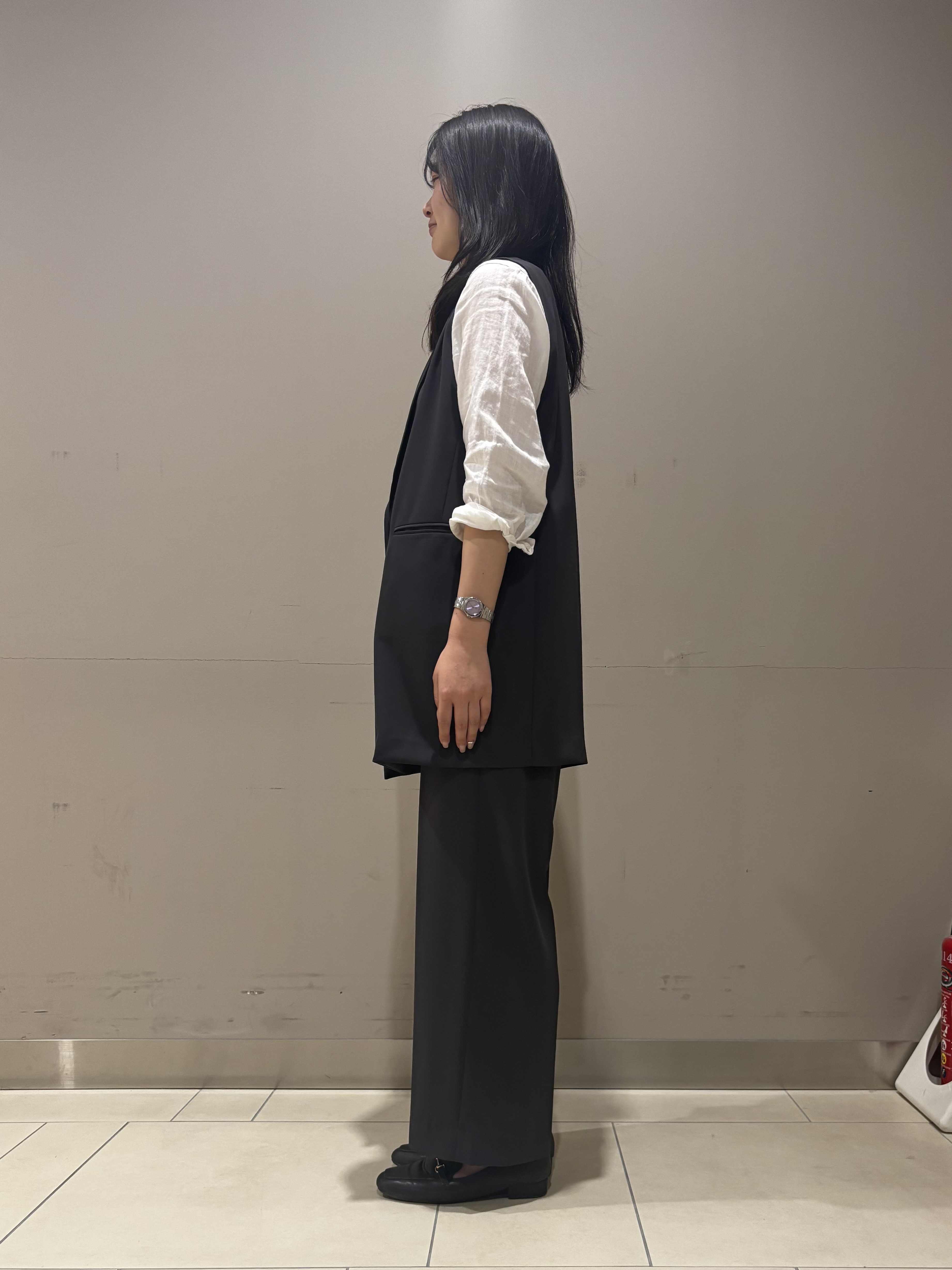 Misakiさんの「INDIVI｜【さらに軽く軽快！／着る日傘】颯爽ジレジャケット」を使ったコーディネート