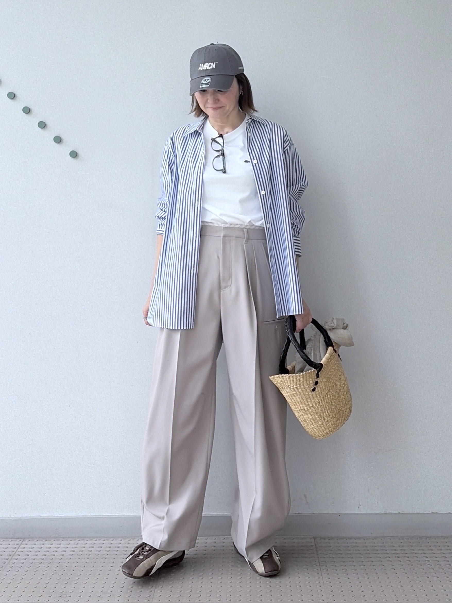 yoshikadoさんの「DRESSTERIOR｜【接触冷感/ウォッシャブル/otonaMUSE5月号掲載】カービーカーゴパンツ」を使ったコーディネート