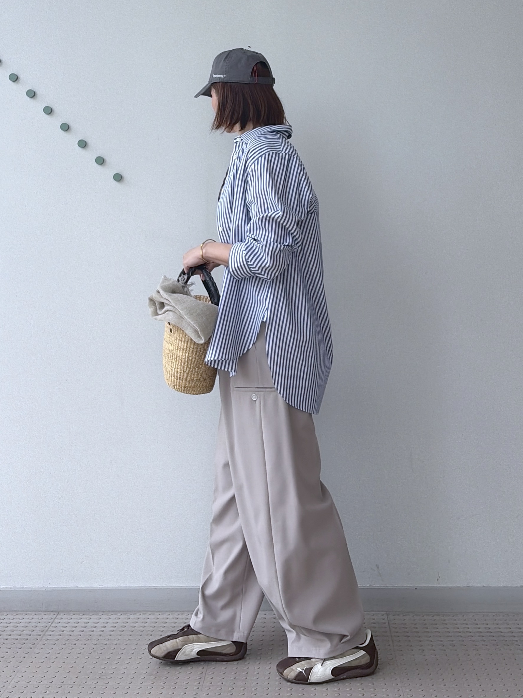 yoshikadoさんの「DRESSTERIOR｜【接触冷感/ウォッシャブル/otonaMUSE5月号掲載】カービーカーゴパンツ」を使ったコーディネート