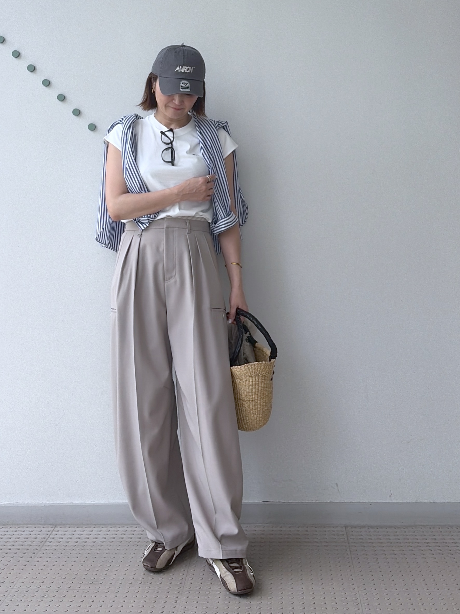 yoshikadoさんの「DRESSTERIOR｜【接触冷感/ウォッシャブル/otonaMUSE5月号掲載】カービーカーゴパンツ」を使ったコーディネート