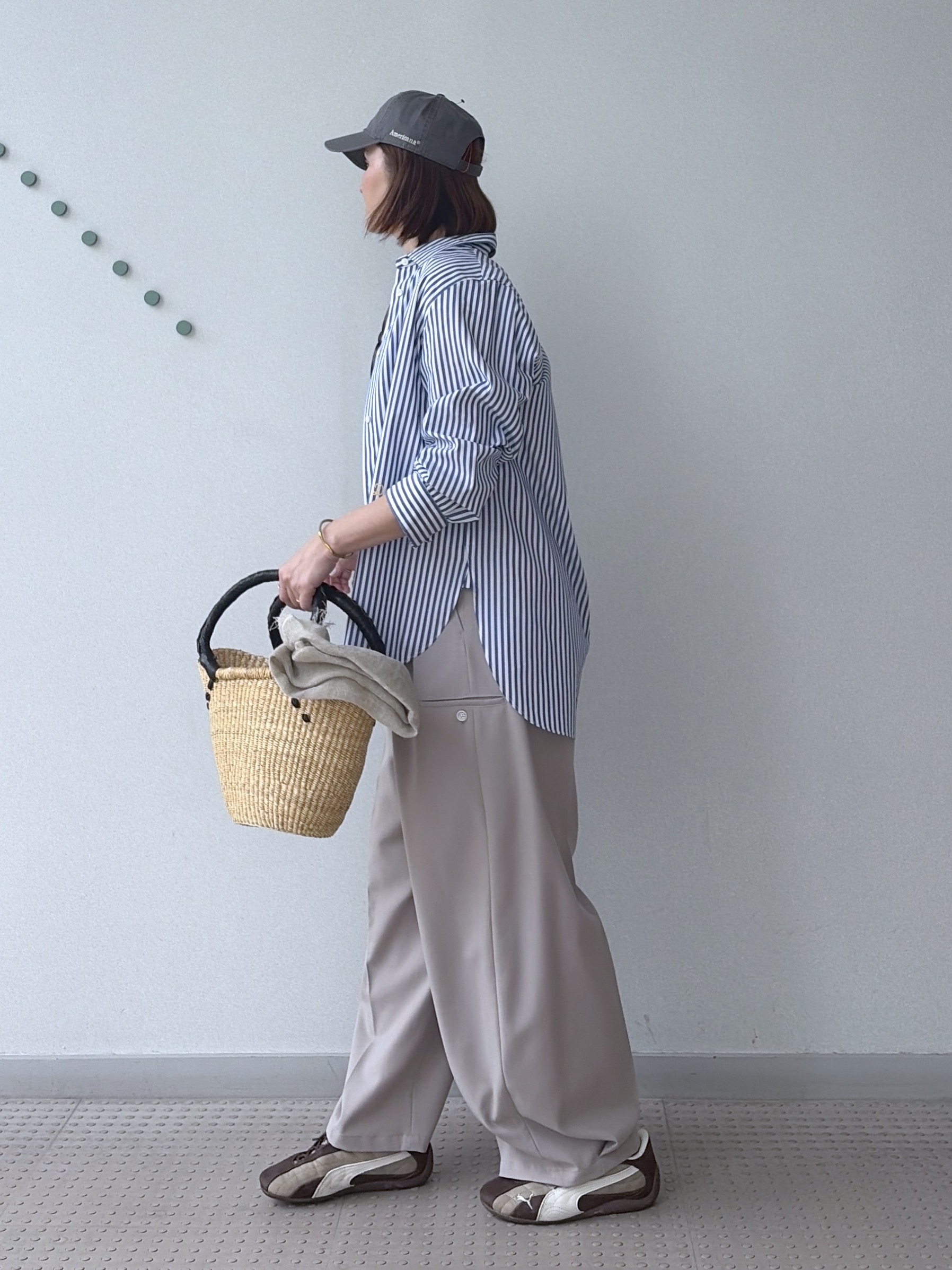 yoshikadoさんの「DRESSTERIOR｜【接触冷感/ウォッシャブル/otonaMUSE5月号掲載】カービーカーゴパンツ」を使ったコーディネート