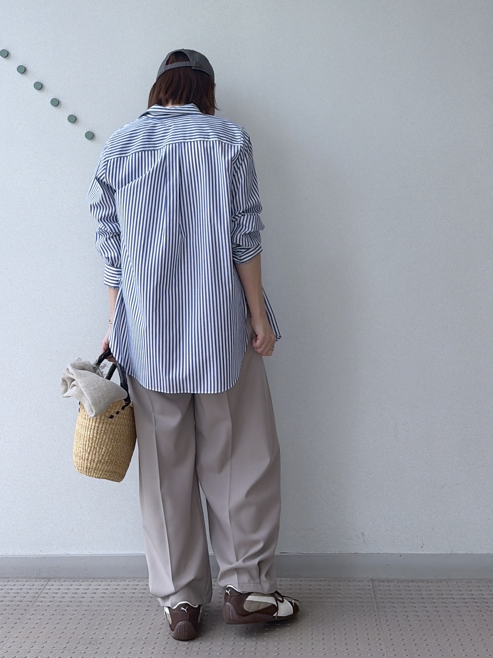 yoshikadoさんの「DRESSTERIOR｜【接触冷感/ウォッシャブル/otonaMUSE5月号掲載】カービーカーゴパンツ」を使ったコーディネート