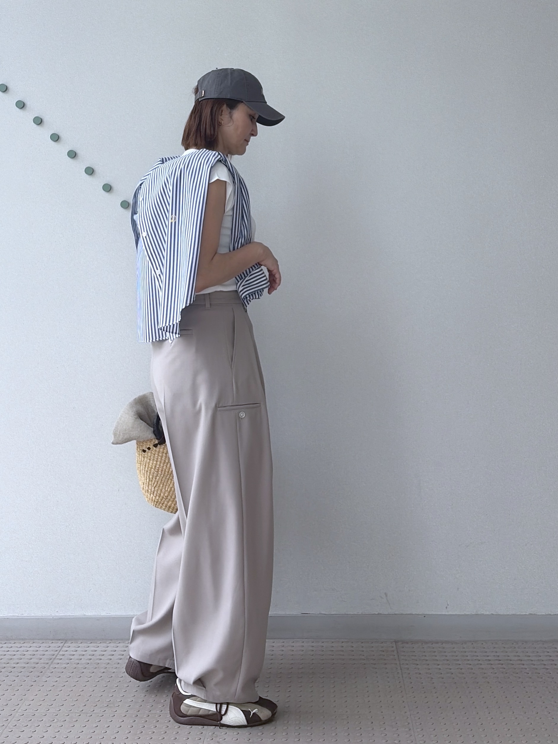 yoshikadoさんの「DRESSTERIOR｜【接触冷感/ウォッシャブル/otonaMUSE5月号掲載】カービーカーゴパンツ」を使ったコーディネート