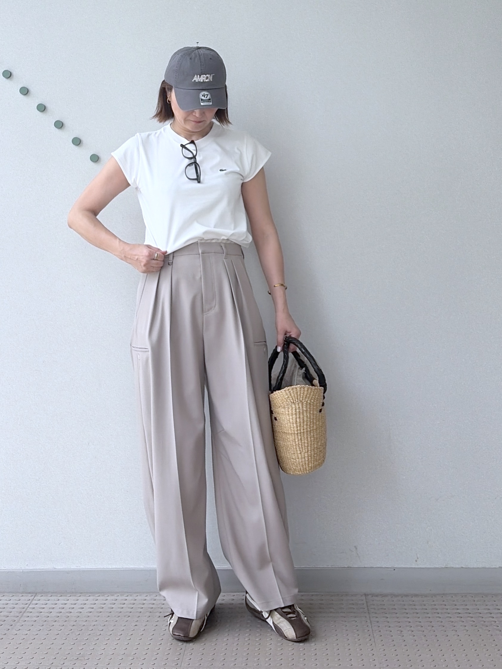 yoshikadoさんの「DRESSTERIOR｜【接触冷感/ウォッシャブル/otonaMUSE5月号掲載】カービーカーゴパンツ」を使ったコーディネート