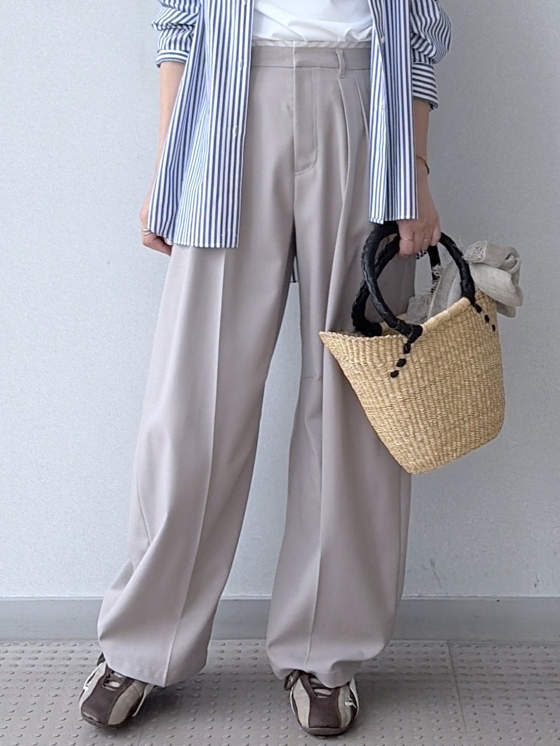 yoshikadoさんの「DRESSTERIOR｜【接触冷感/ウォッシャブル/otonaMUSE5月号掲載】カービーカーゴパンツ」を使ったコーディネート
