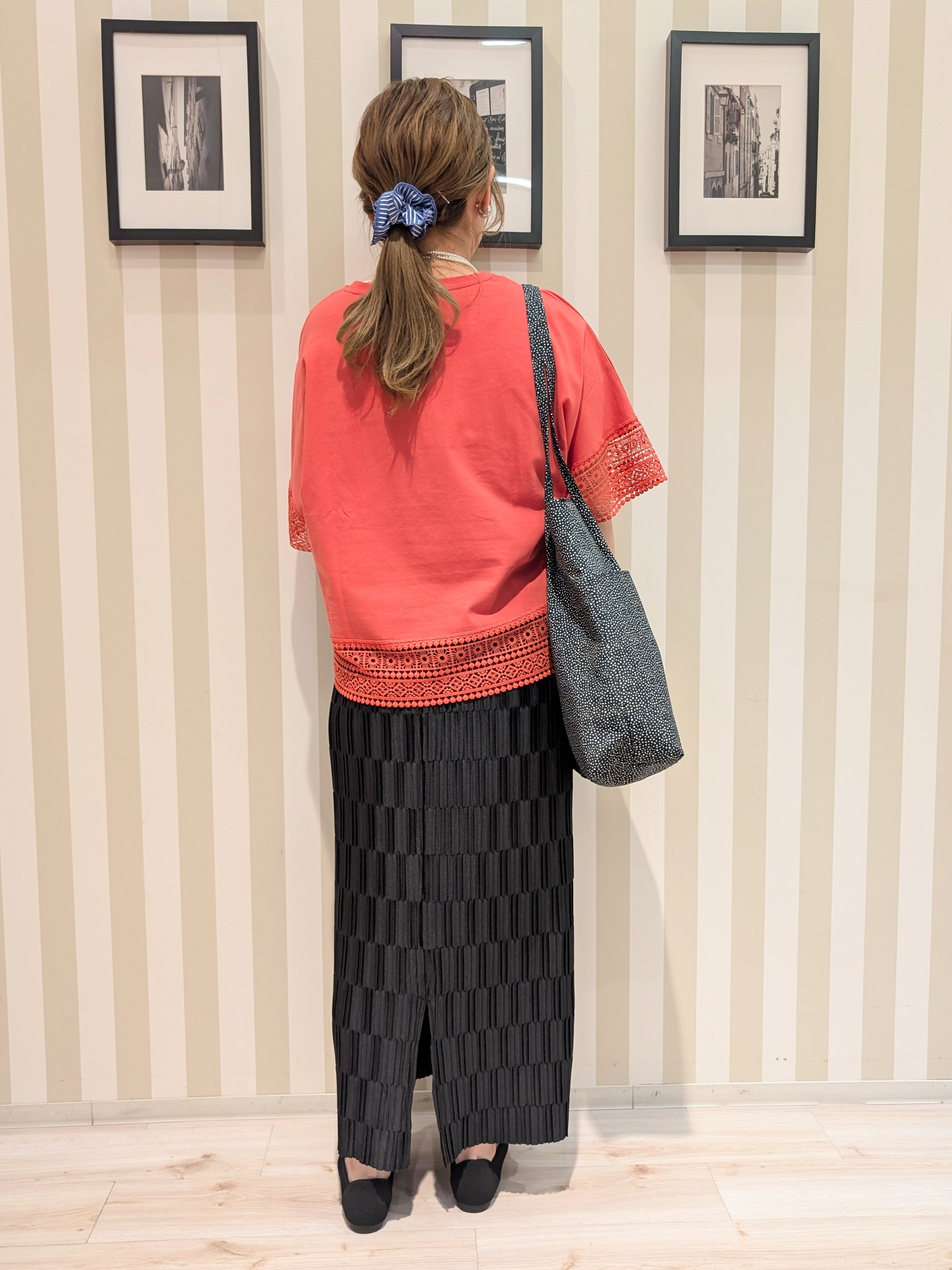 otaさんの「SHOO･LA･RUE｜【洗濯機可/ひんやり/体型カバー/S-LL】レース使いがポイント デザインTシャツ」を使ったコーディネート