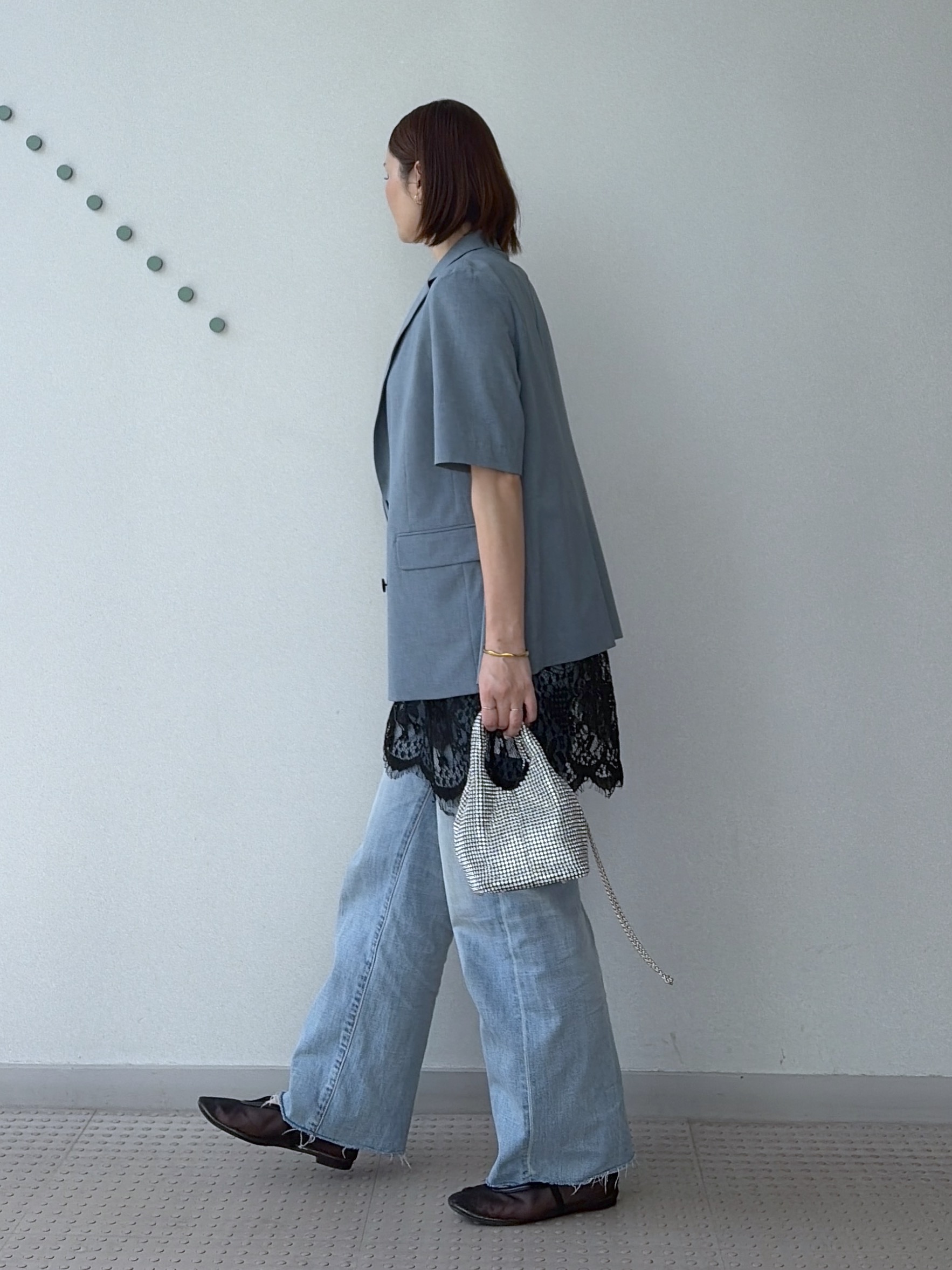 yoshikadoさんの「DRESSTERIOR｜センタープレスストレートデニム」を使ったコーディネート