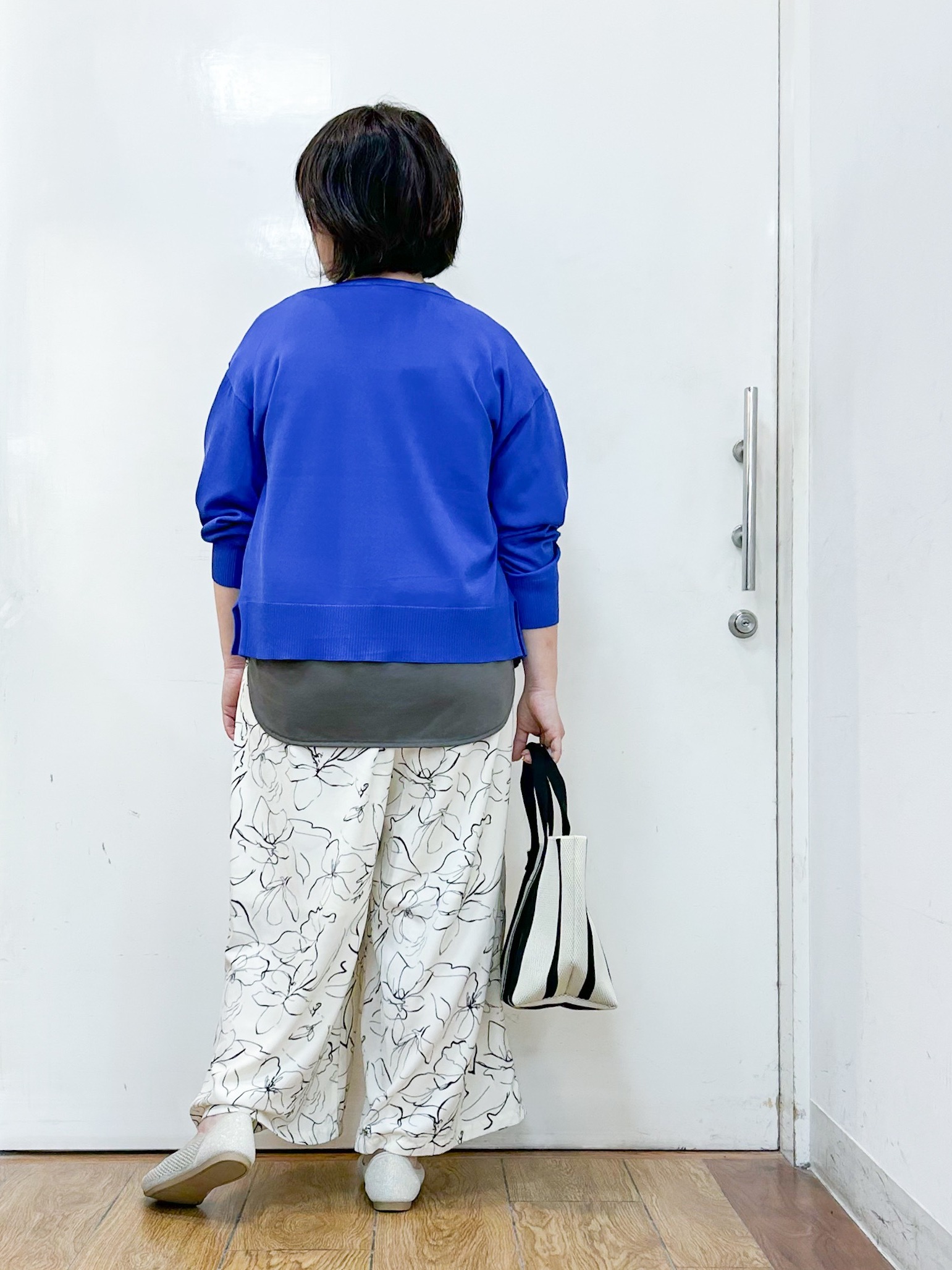 haruさんの「SHOO･LA･RUE｜【洗濯機可/ひんやり/UV】さらっとしたタッチが心地よい ショート丈 Vネックカーディガン」を使ったコーディネート