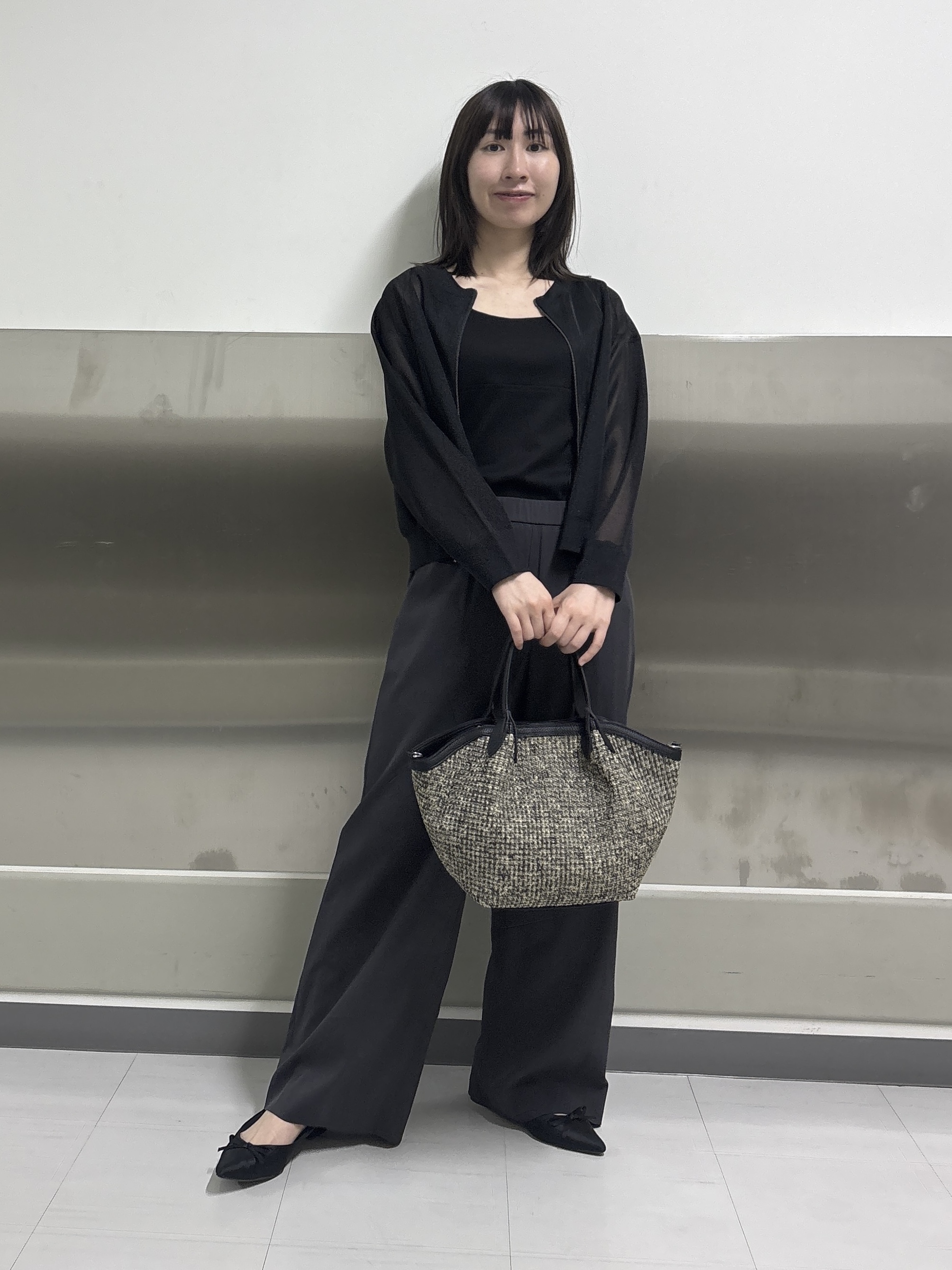 Yoshimiさんの「INDIVI｜【褒められパンツ／洗える／ウエストゴム】ワイドタックパンツ」を使ったコーディネート