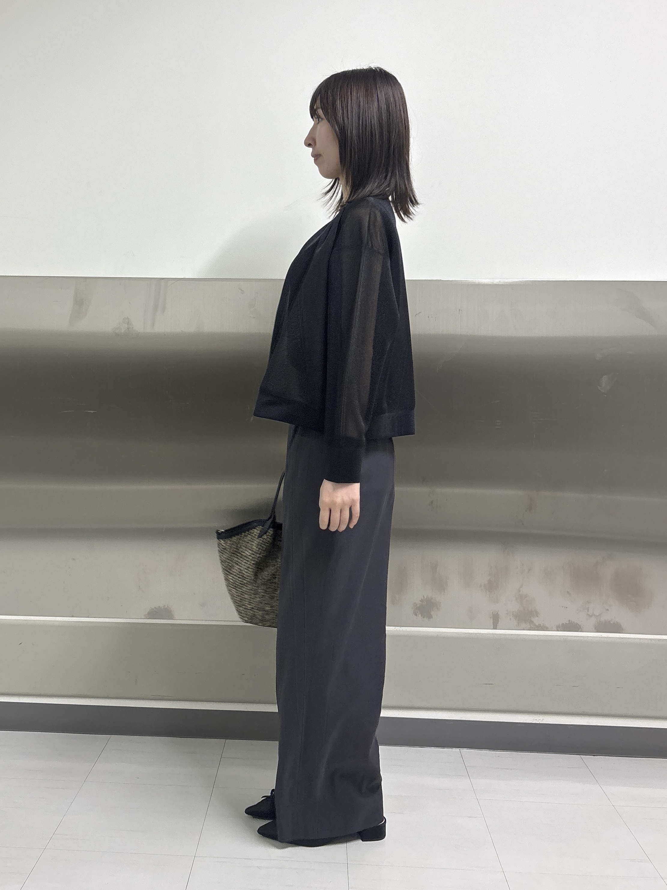 Yoshimiさんの「INDIVI｜【褒められパンツ／洗える／ウエストゴム】ワイドタックパンツ」を使ったコーディネート
