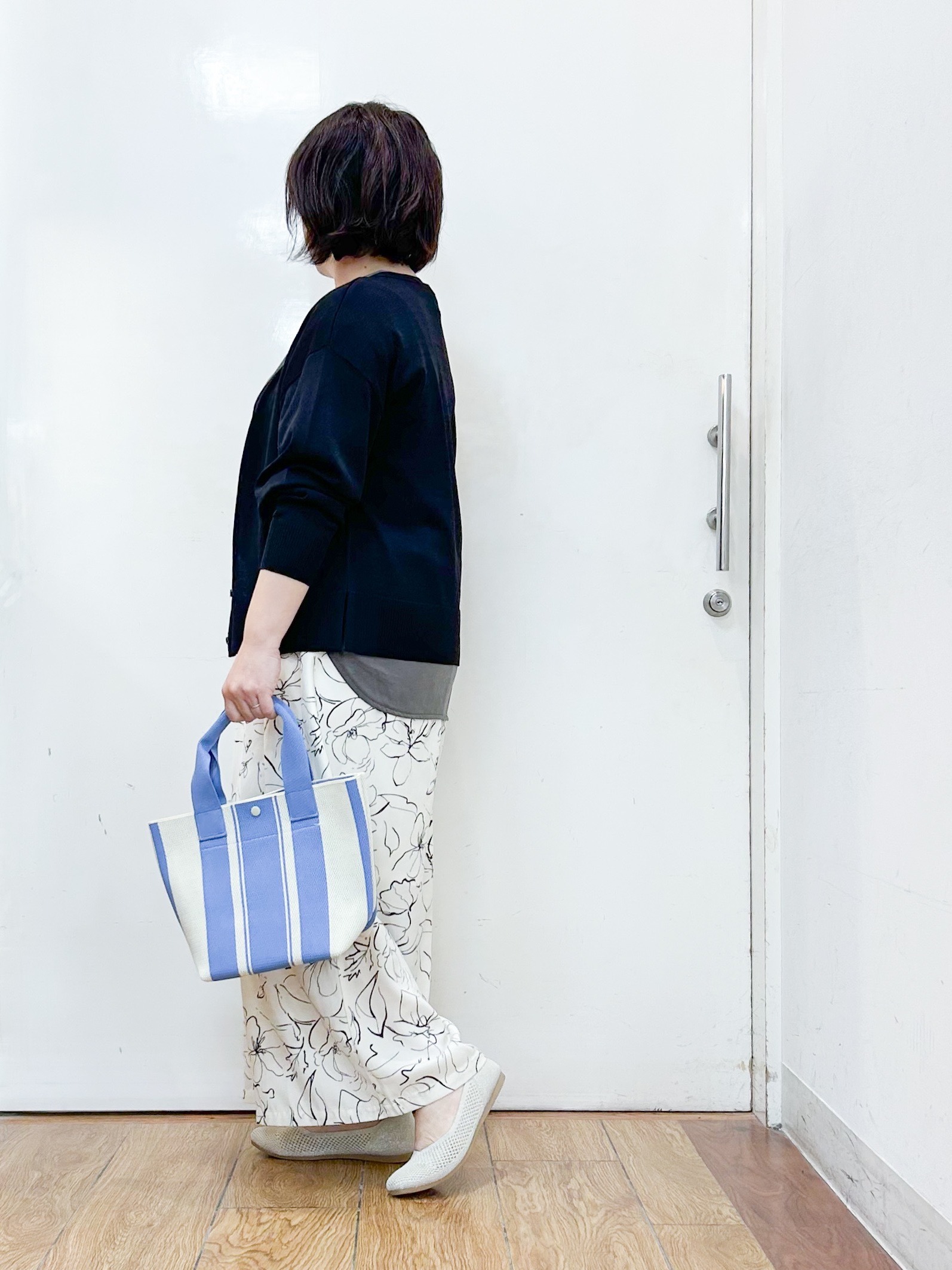 haruさんの「SHOO･LA･RUE｜【洗濯機可/ひんやり/UV】さらっとしたタッチが心地よい ショート丈 Vネックカーディガン」を使ったコーディネート
