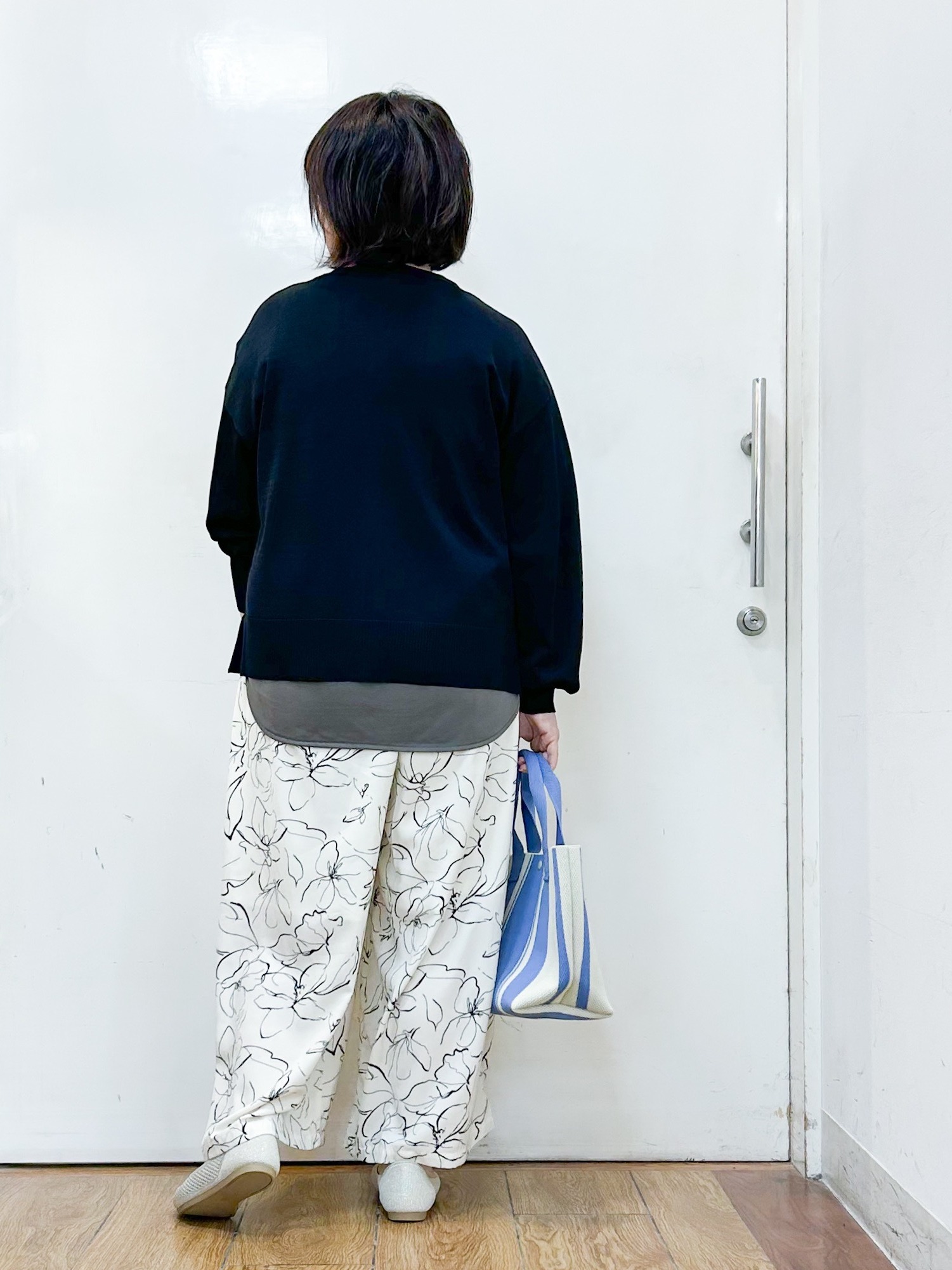 haruさんの「SHOO･LA･RUE｜【洗濯機可/ひんやり/UV】さらっとしたタッチが心地よい ショート丈 Vネックカーディガン」を使ったコーディネート
