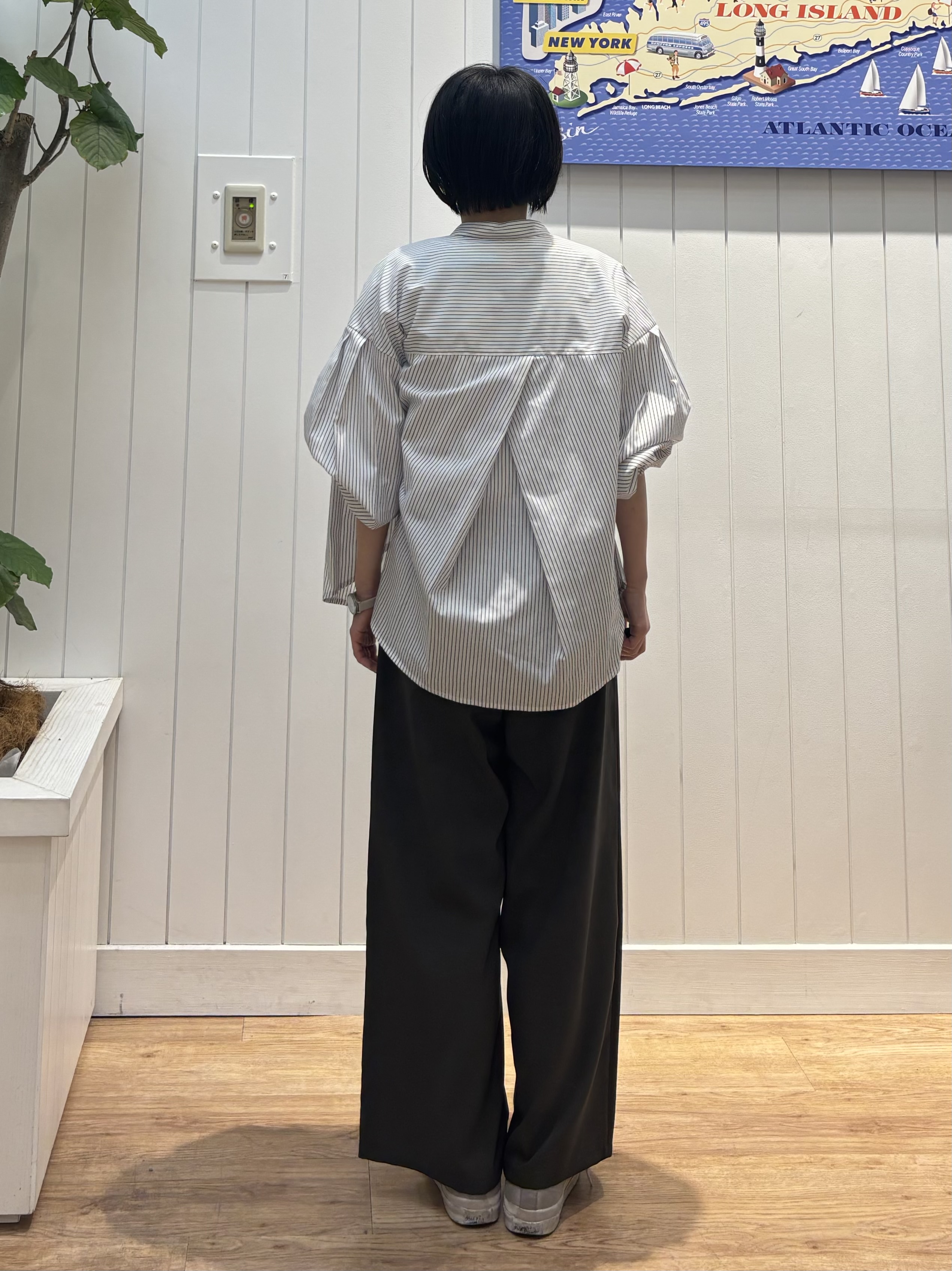 OKADAさんの「Dessin｜【洗える】バルーンスリーブバンドカラーシャツ」を使ったコーディネート