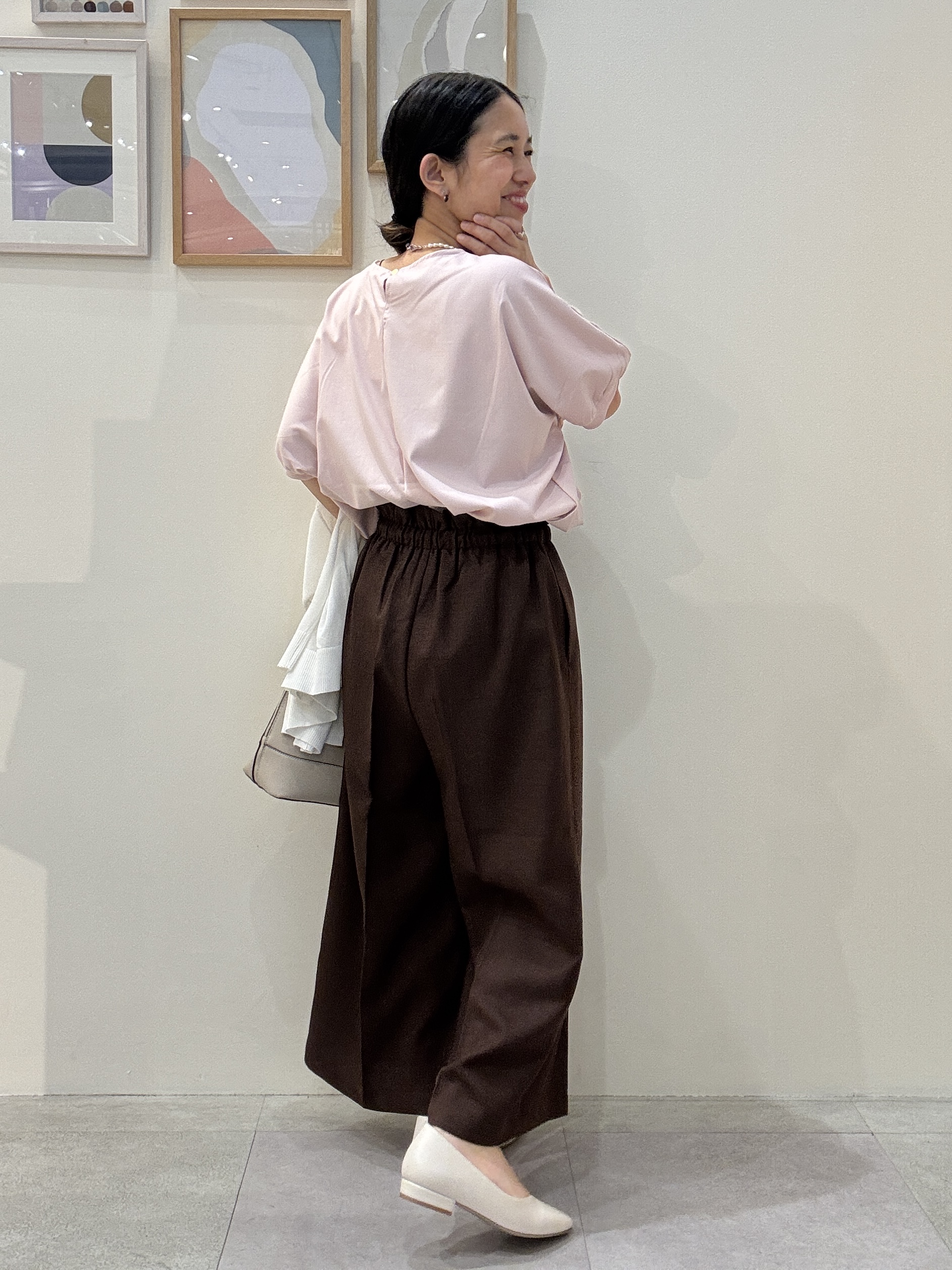 たけぴさんの「SHOO･LA･RUE｜【ひんやり/洗濯後しわになりにくい】インせず着られる さらっとタッチのドルマンブラウス」を使ったコーディネート