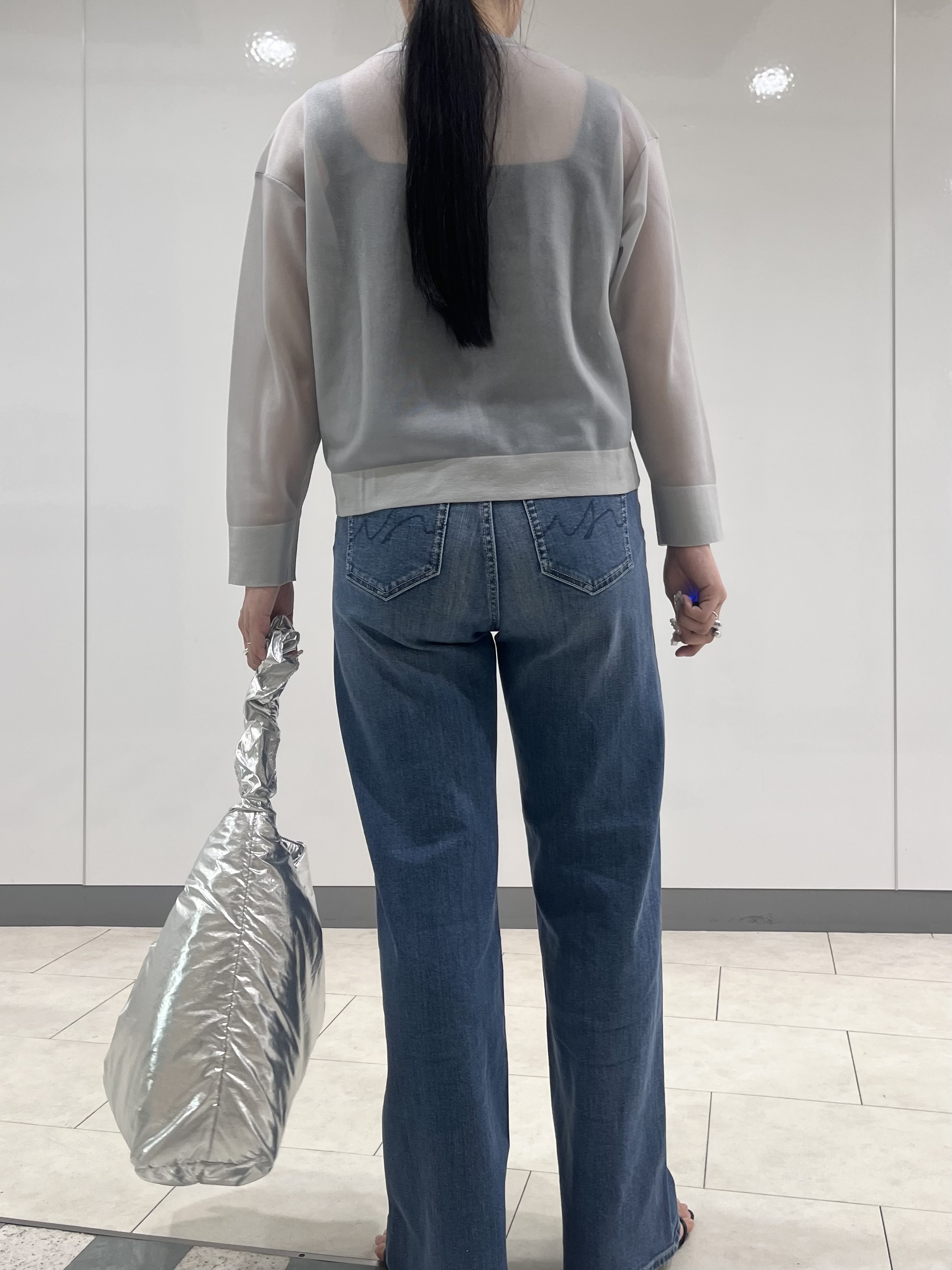 hasuさんの「INDIVI｜【洗える／シアーラメ】ブルゾン風ジップアップニットカーディガン」を使ったコーディネート