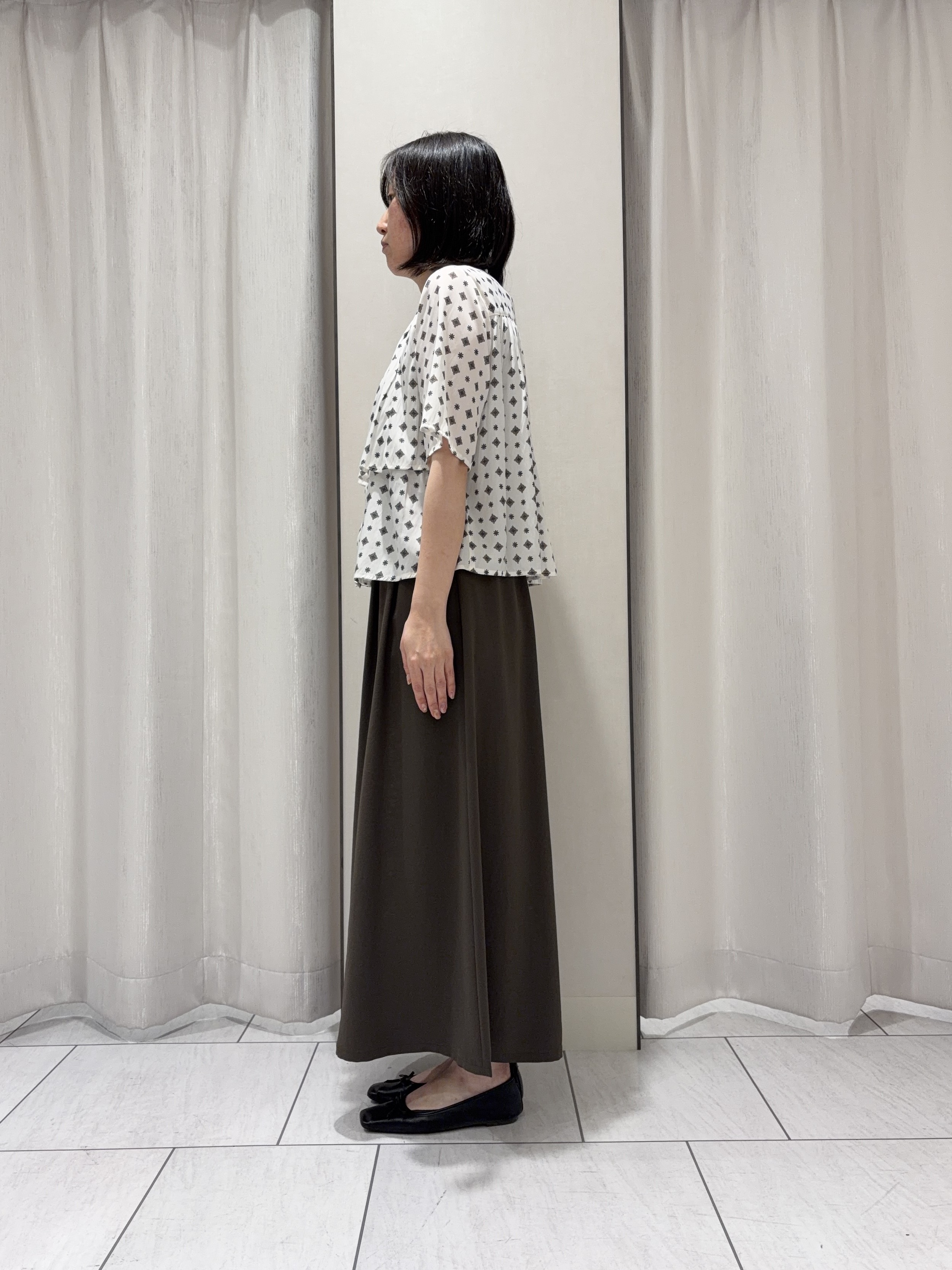 わたなべさんの「UNTITLED｜【洗える/きれいめ柄】コモンプリントブラウス」を使ったコーディネート