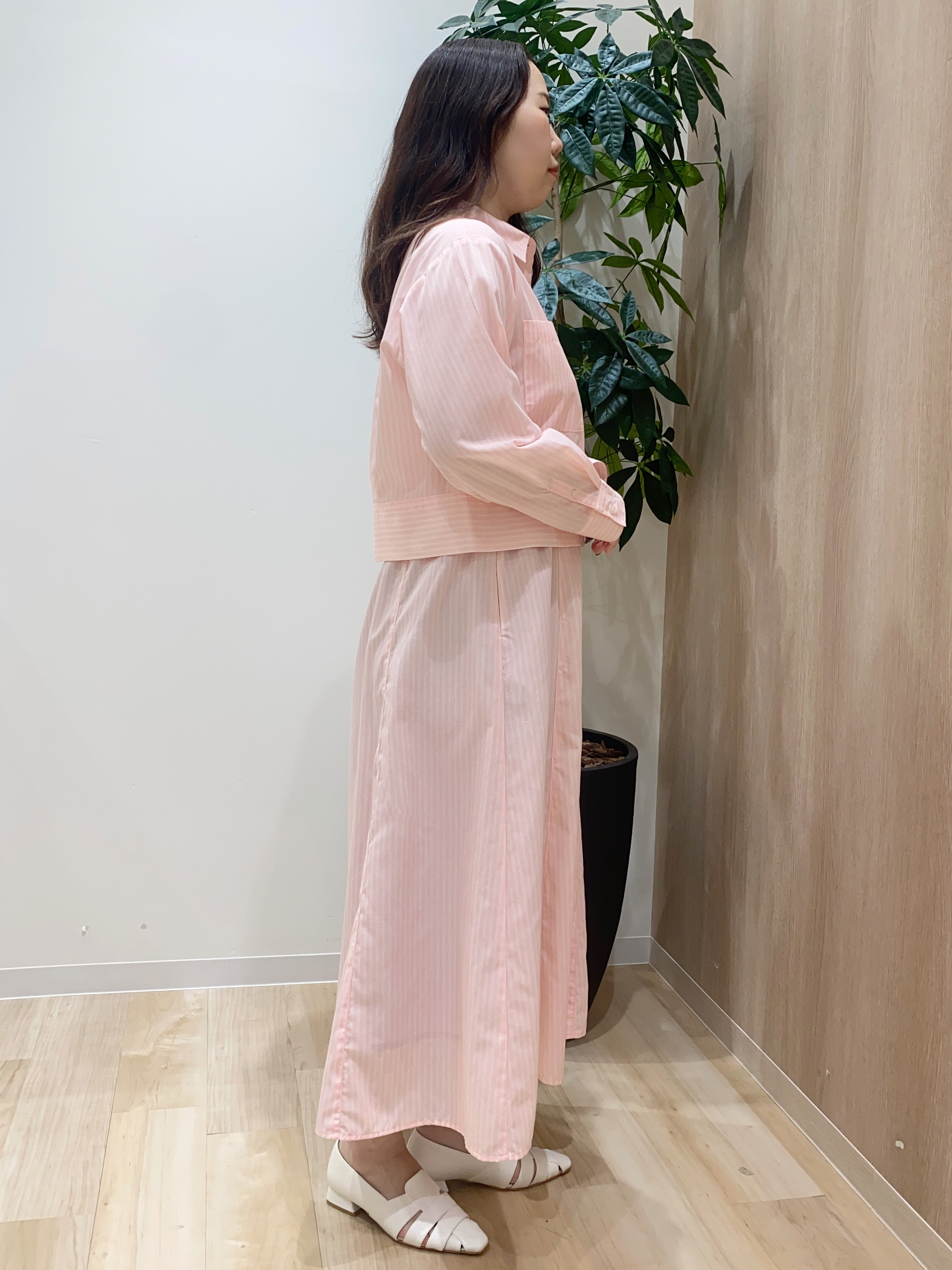 HANAさんの「grove｜【貴島明日香さん着用／イージーケア／接触冷感】麻混クロップドシャツ」を使ったコーディネート