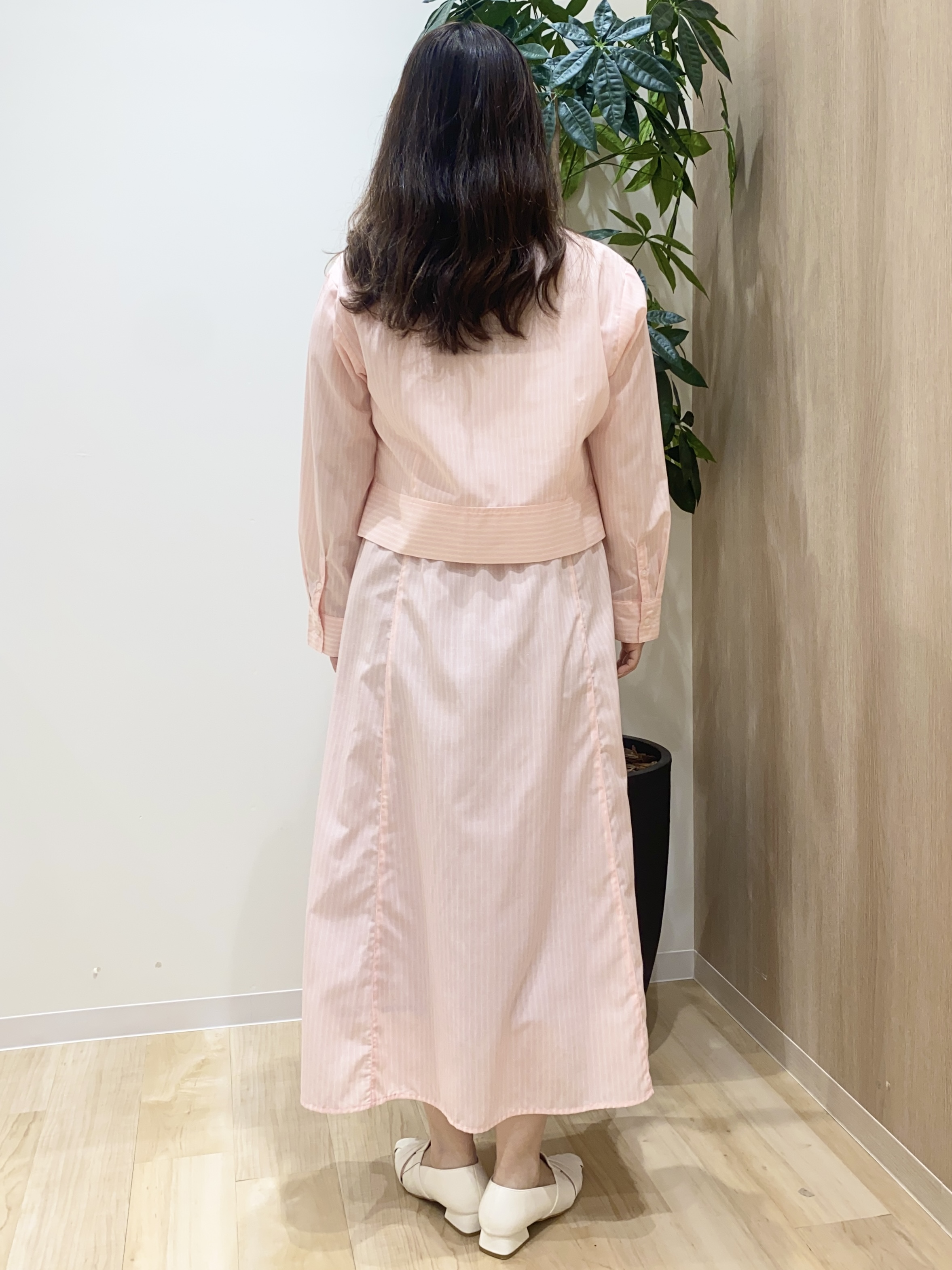 HANAさんの「grove｜【貴島明日香さん着用／イージーケア／接触冷感】麻混クロップドシャツ」を使ったコーディネート