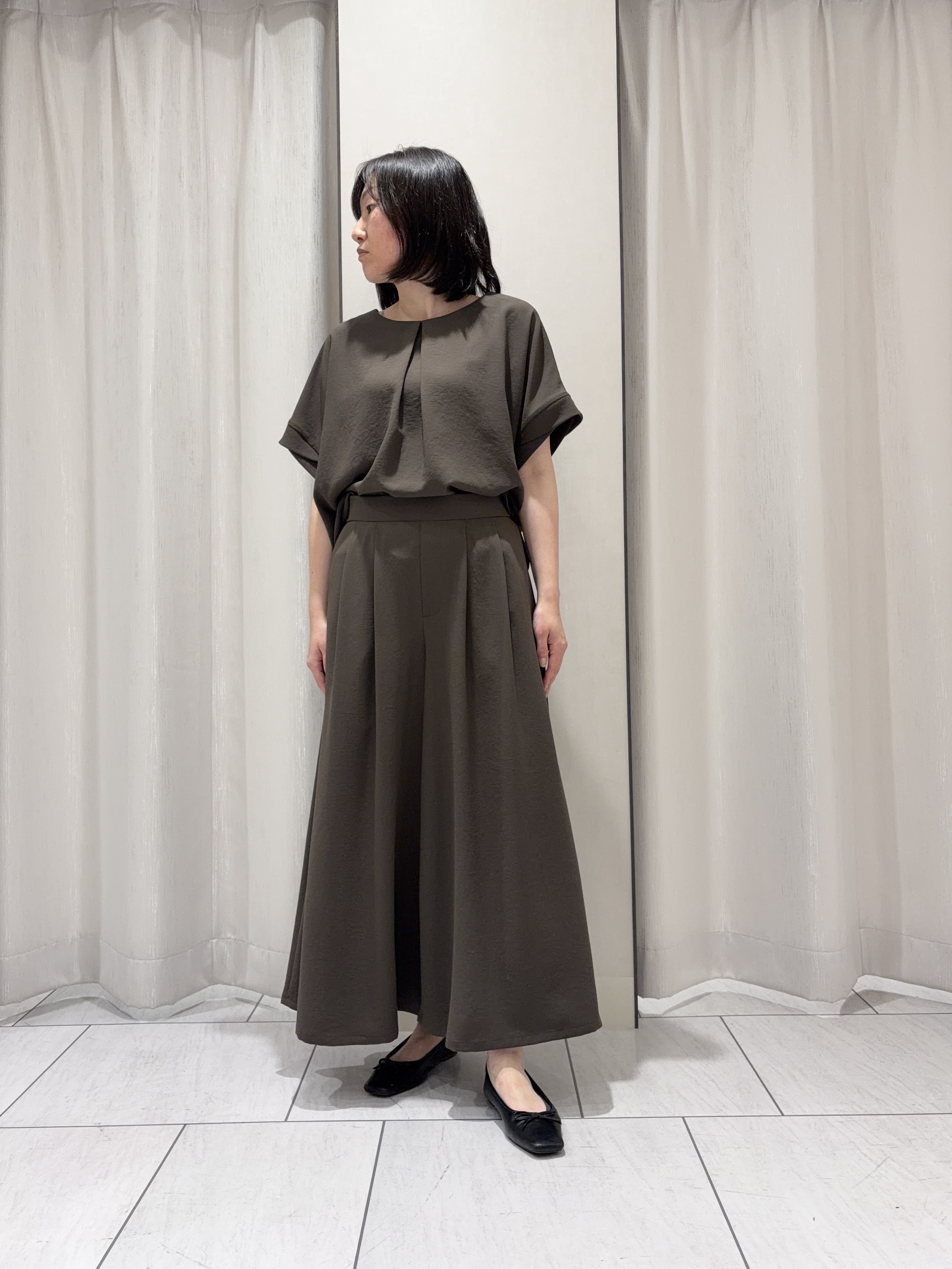 わたなべさんの「UNTITLED｜【セットアップ可/UVカット/前後2WAY】リラクシーフレンチスリーブブラウス」を使ったコーディネート