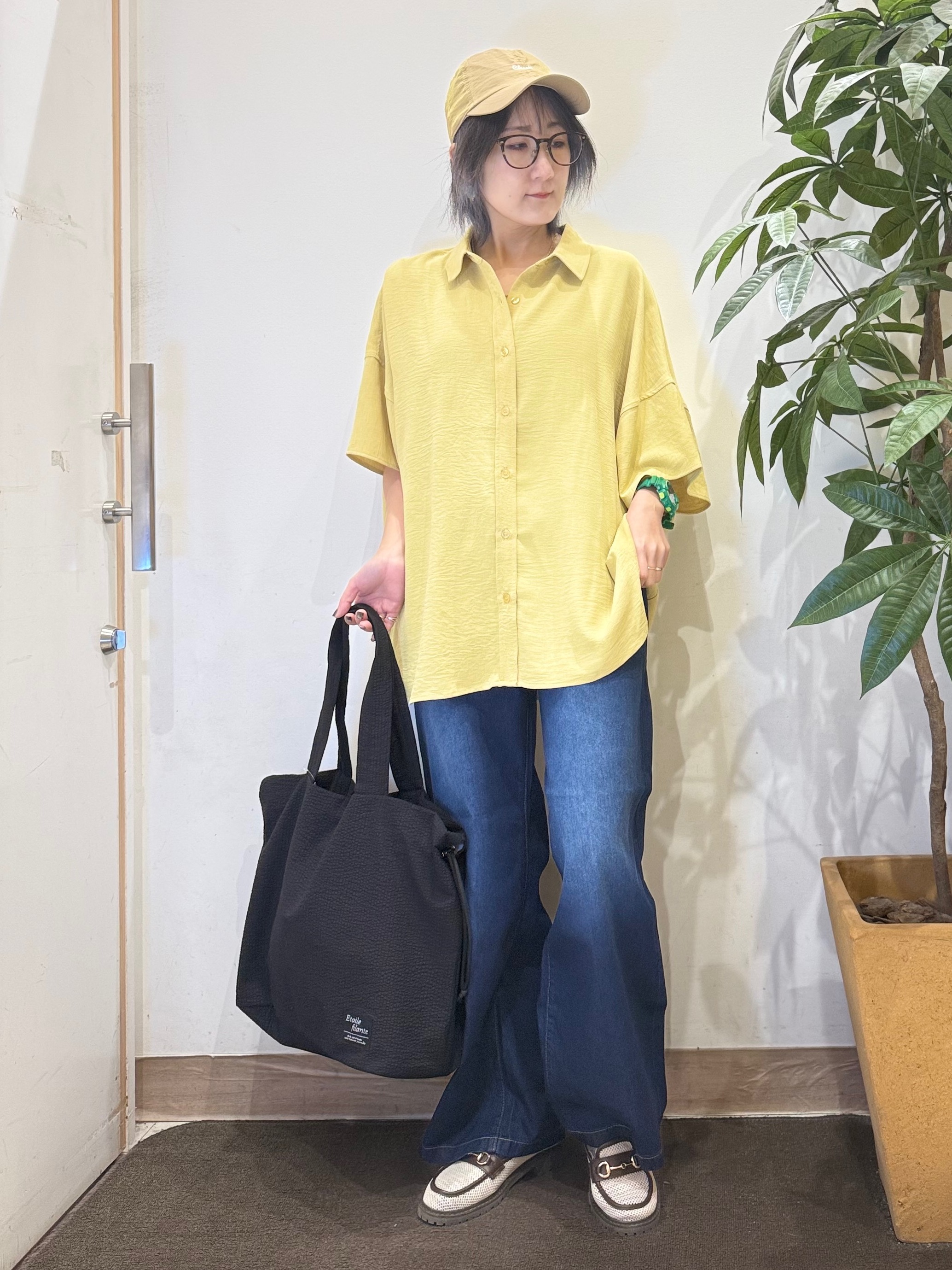 misakiさんの「SHOO･LA･RUE｜【高レビュー/洗濯後しわになりにくい/体型カバー】きちんとゆるっと 大人の抜け感 ポンチョ風カラーシ」を使ったコーディネート