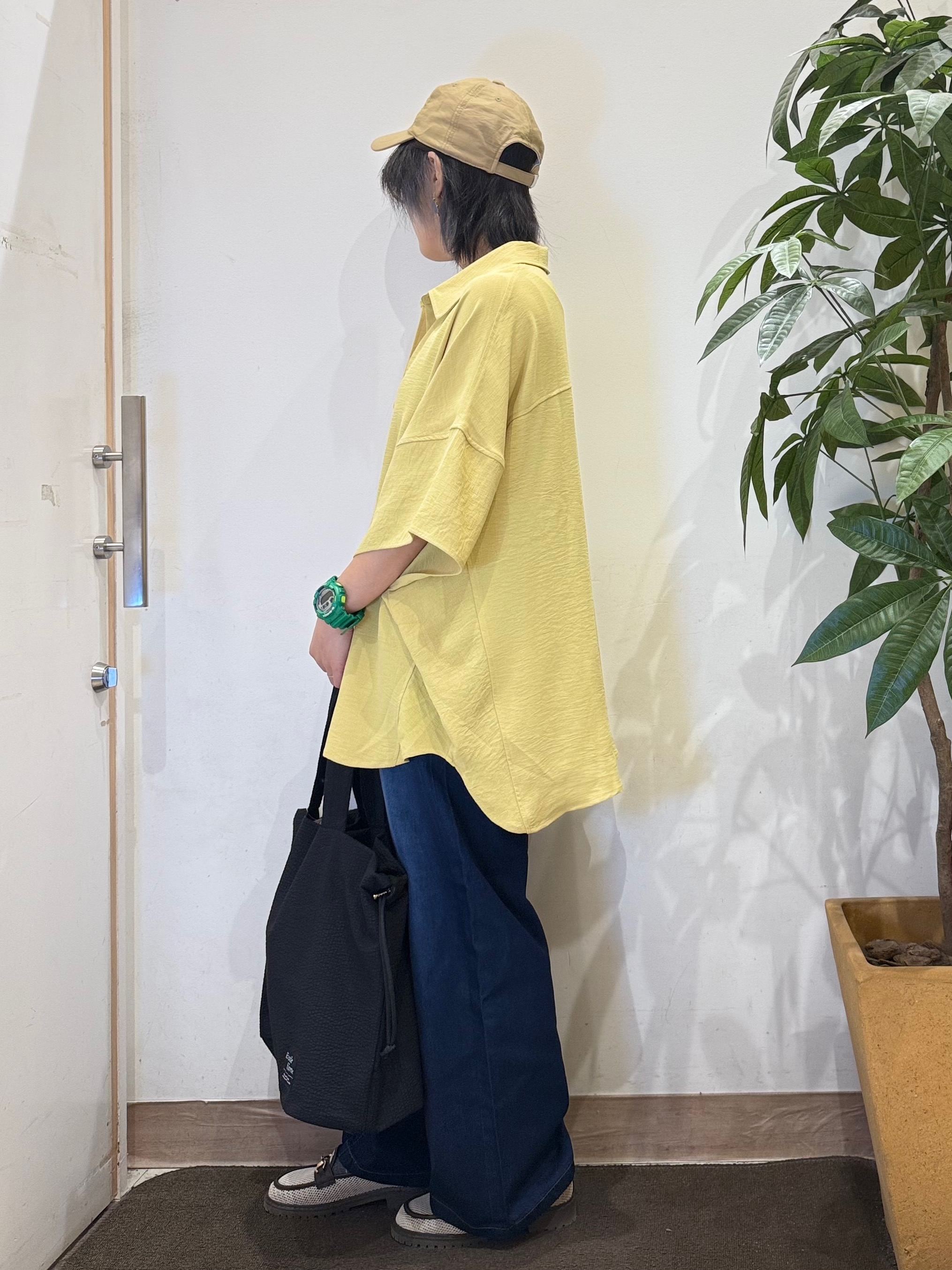 misakiさんの「SHOO･LA･RUE｜【高レビュー/洗濯後しわになりにくい/体型カバー】きちんとゆるっと 大人の抜け感 ポンチョ風カラーシ」を使ったコーディネート
