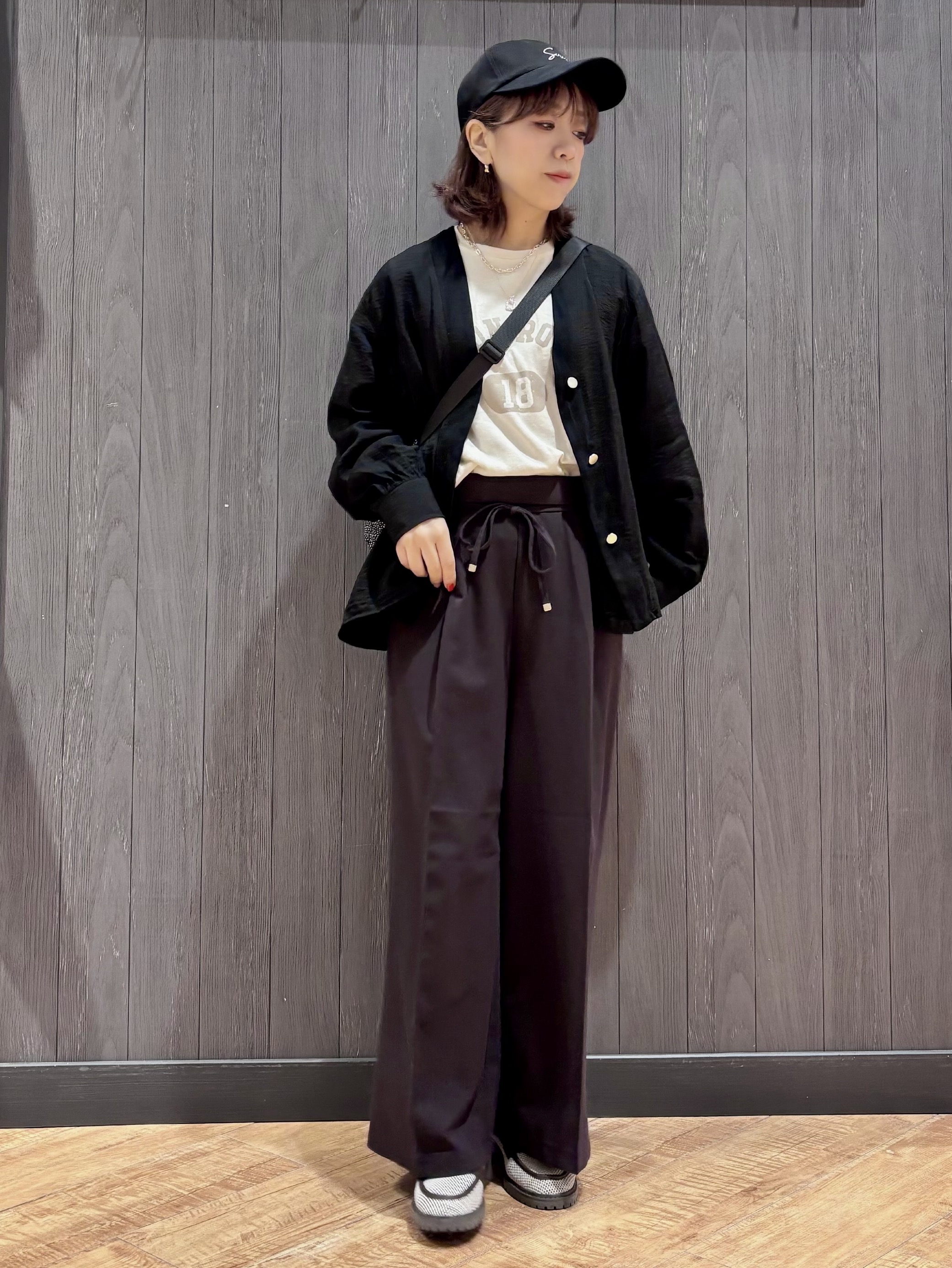 meiさんの「SHOO･LA･RUE｜【S-LL/体型カバー/Aライン】身体のラインを拾いにくい シアーシャツカーディガン」を使ったコーディネート