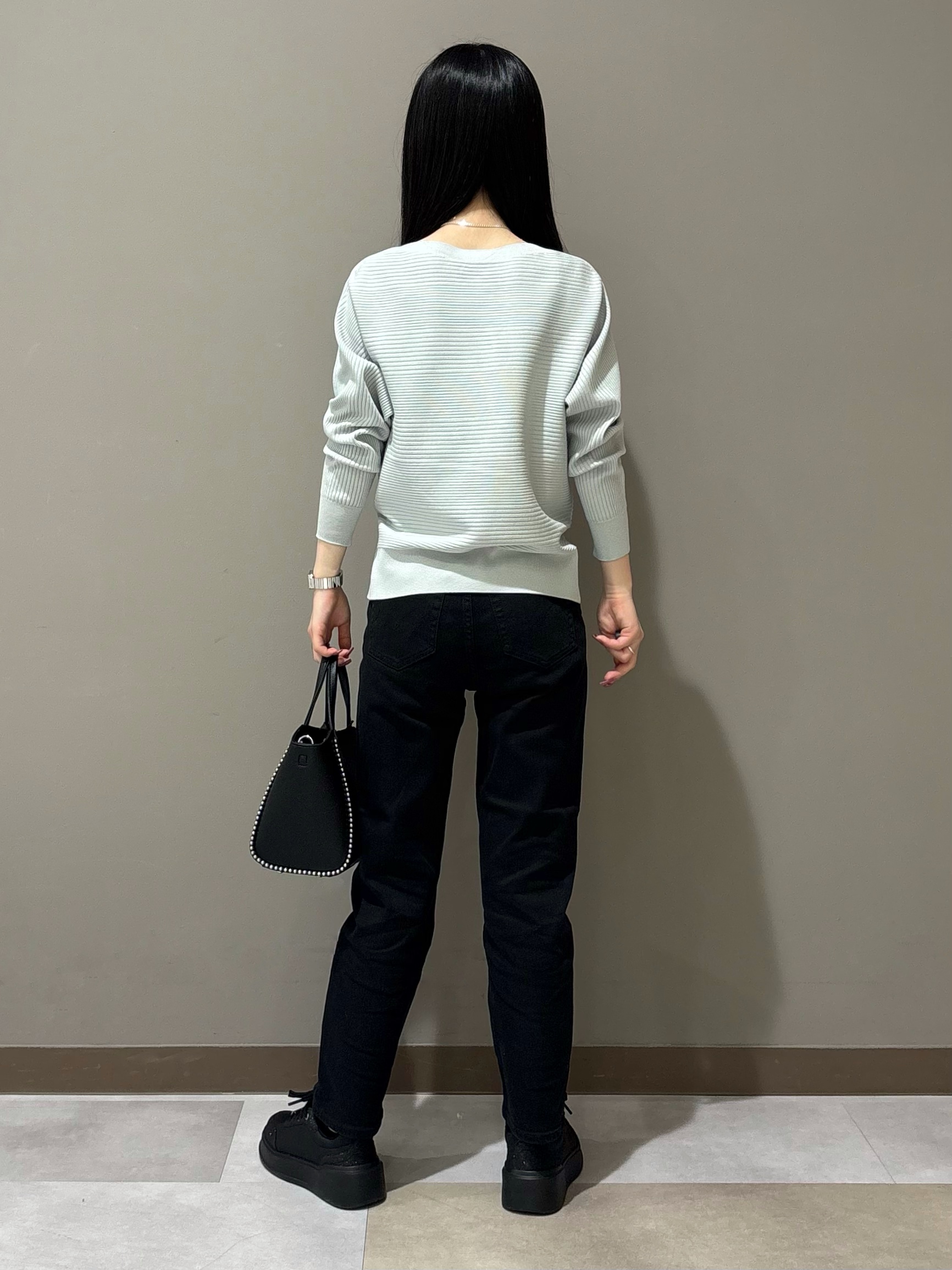 KEIKOさんの「INDIVI｜【洗える／キレイ色】体型カバー無縫製ニット」を使ったコーディネート