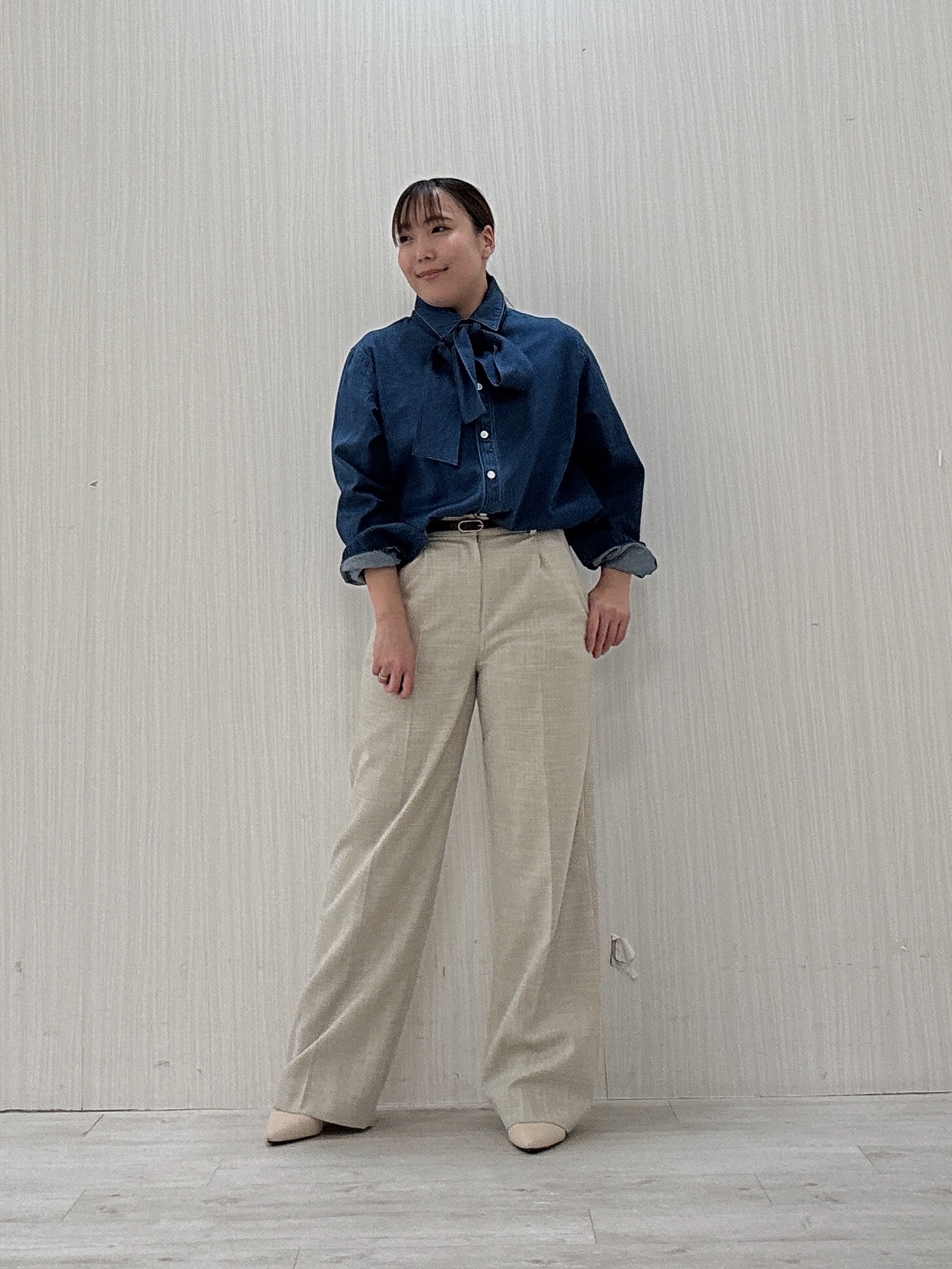 ayakaさんの「UNTITLED｜【セットアップ可/ボウタイ】ライトウェイトデニムブラウス」を使ったコーディネート