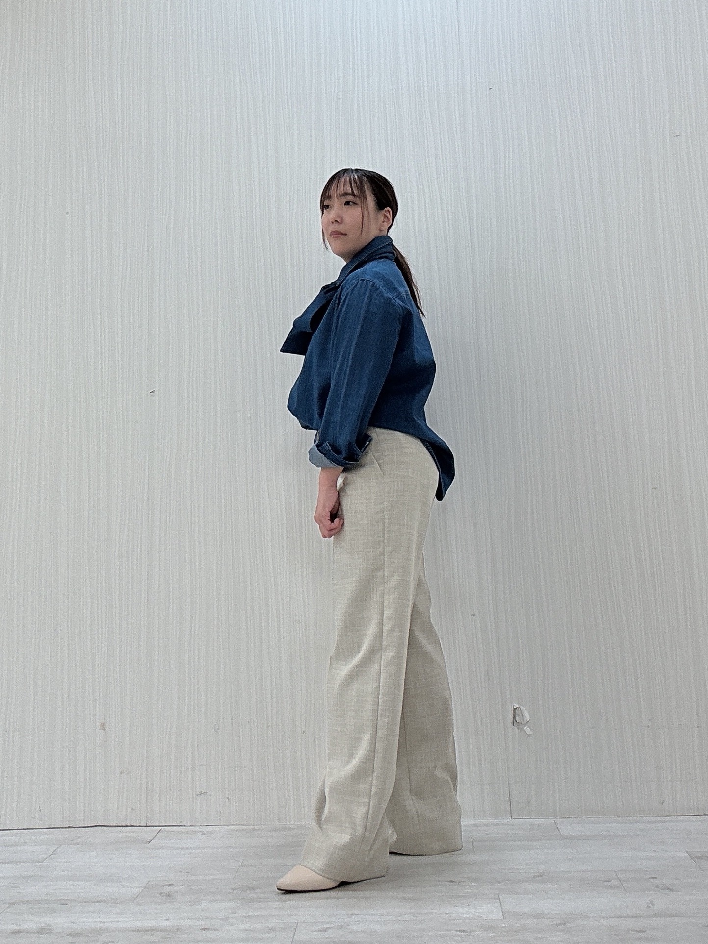 ayakaさんの「UNTITLED｜【セットアップ可/ボウタイ】ライトウェイトデニムブラウス」を使ったコーディネート