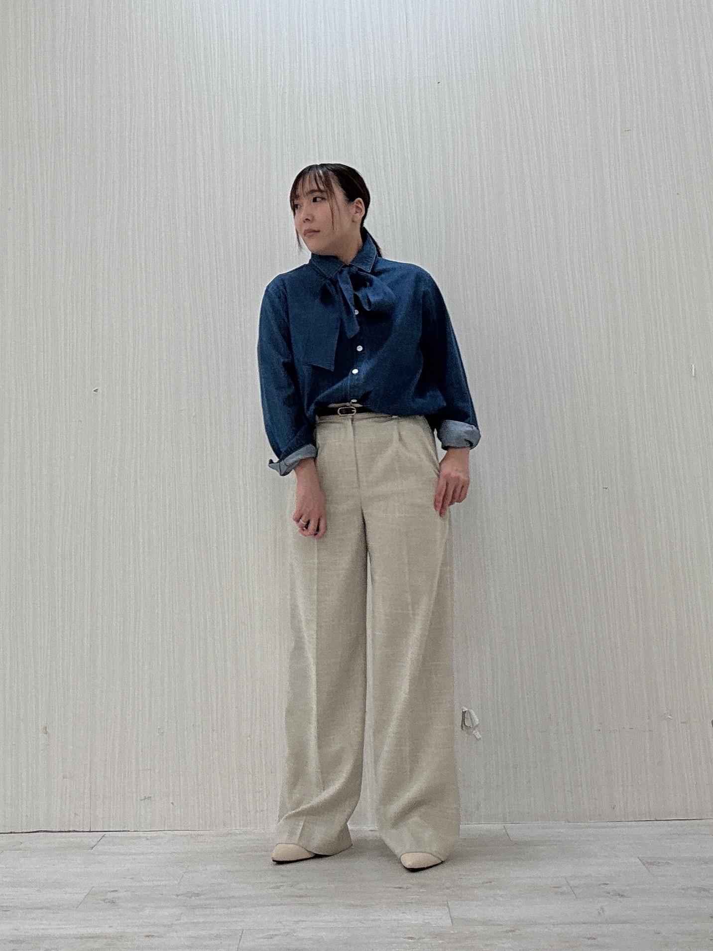 ayakaさんの「UNTITLED｜【セットアップ可/ボウタイ】ライトウェイトデニムブラウス」を使ったコーディネート