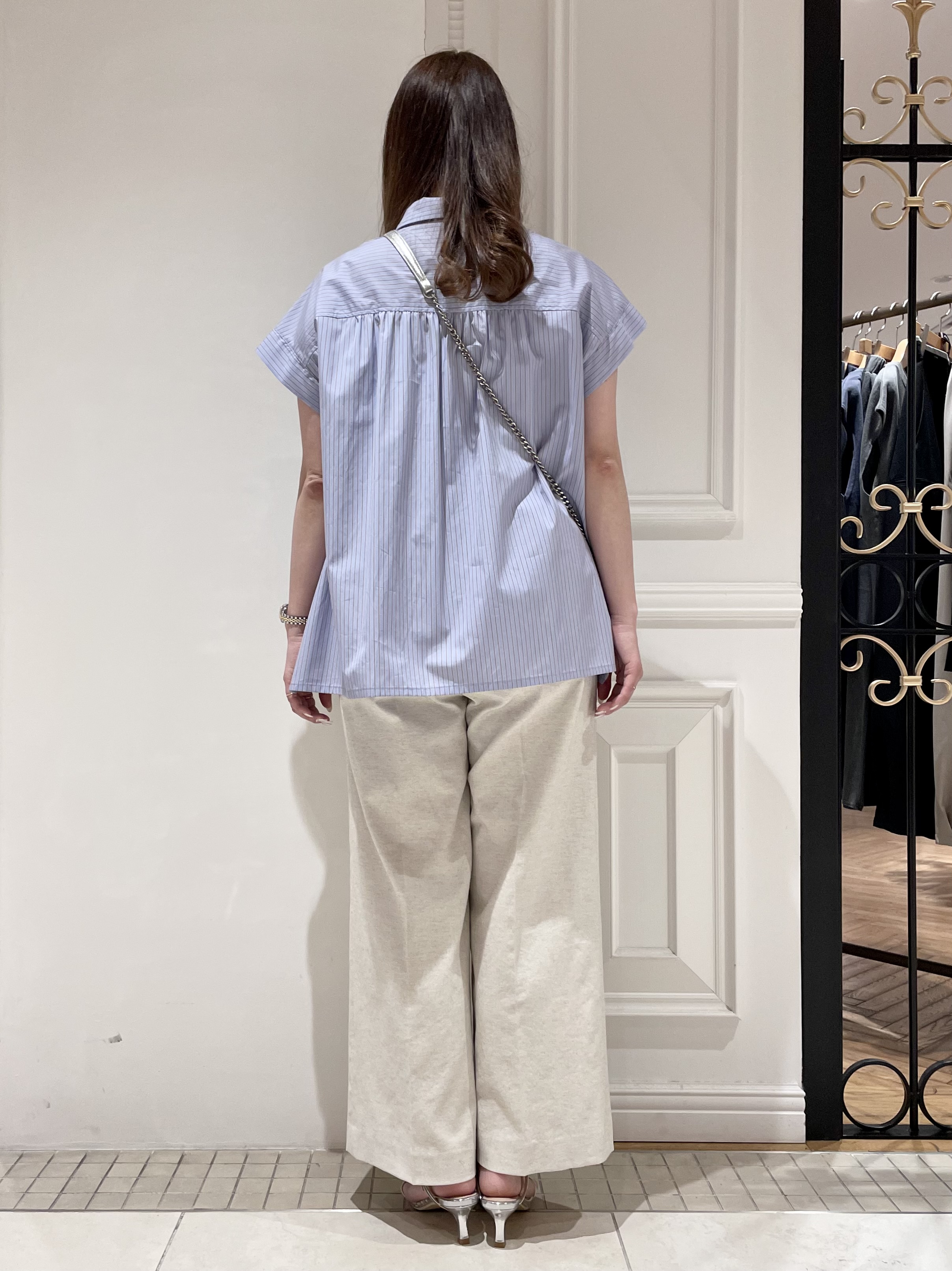 minowaさんの「DRESSTERIOR｜【毎年人気/ウォッシャブル】バックフレア ストライプシャツ」を使ったコーディネート